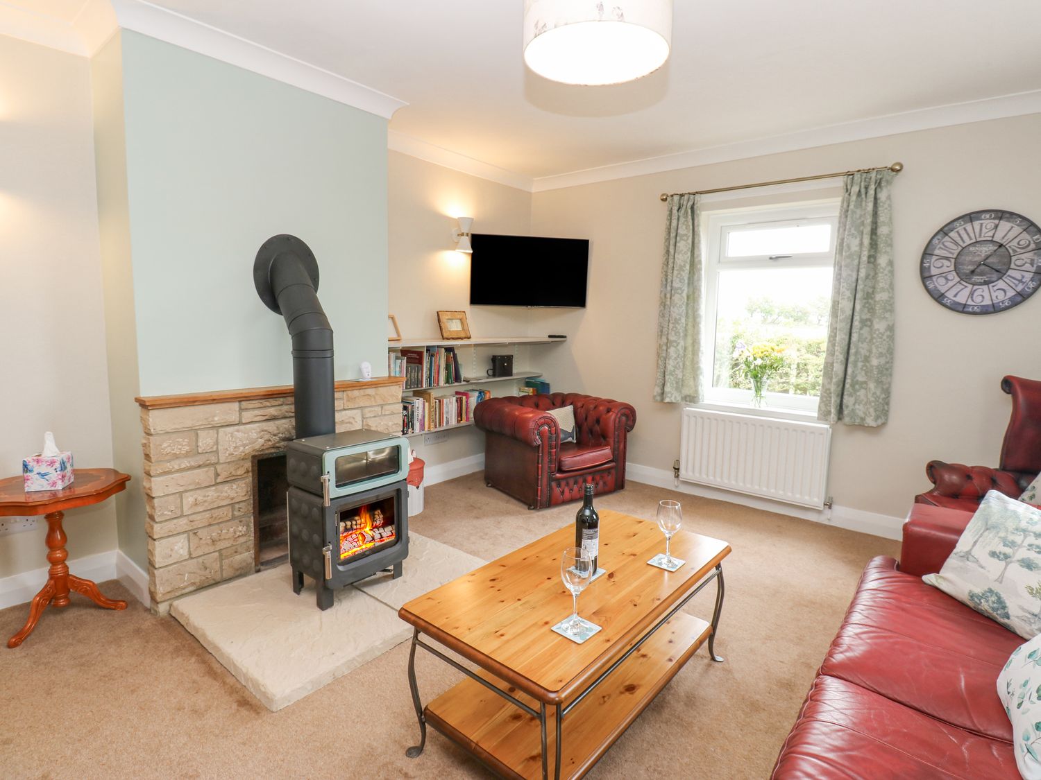 Thornfield, Windmill County Durham. Woodburning stove. Single-storey. Pet-friendly. Private driveway