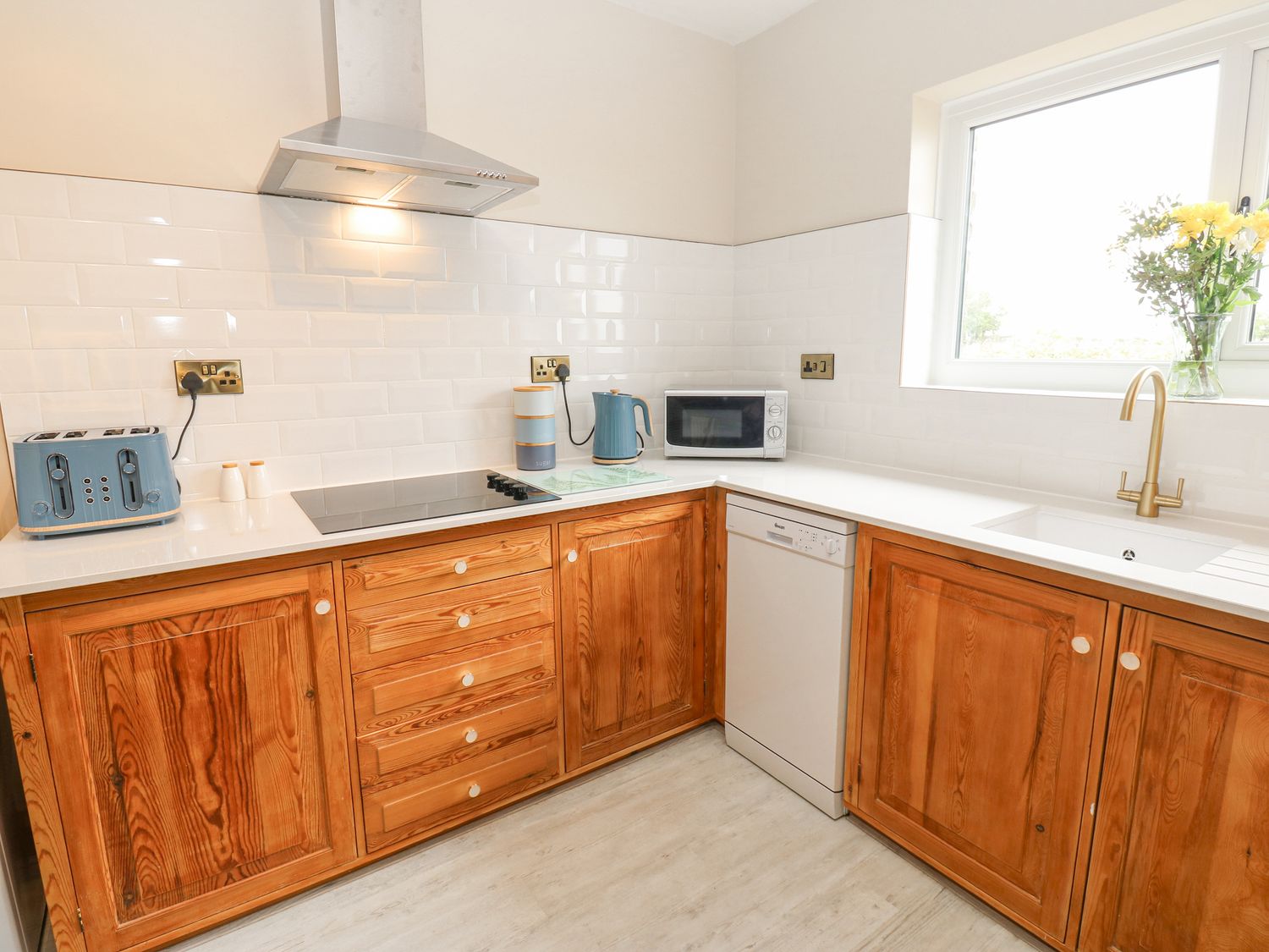 Thornfield, Windmill County Durham. Woodburning stove. Single-storey. Pet-friendly. Private driveway