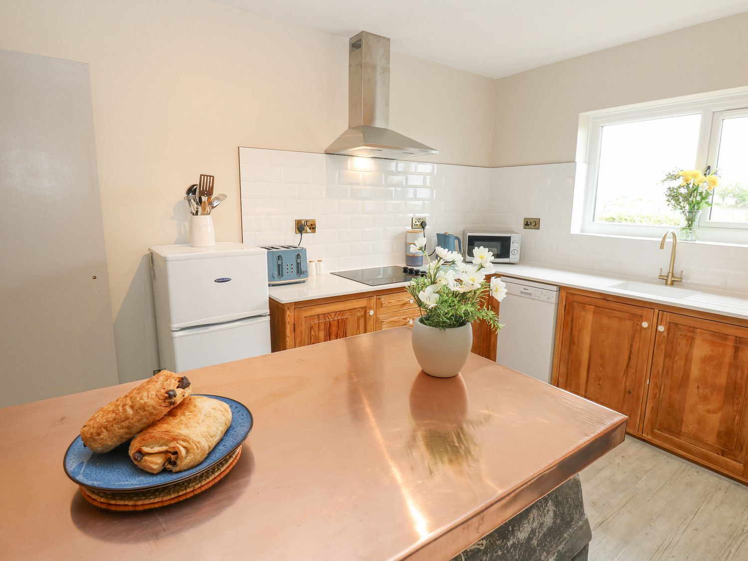 Thornfield, Windmill County Durham. Woodburning stove. Single-storey. Pet-friendly. Private driveway