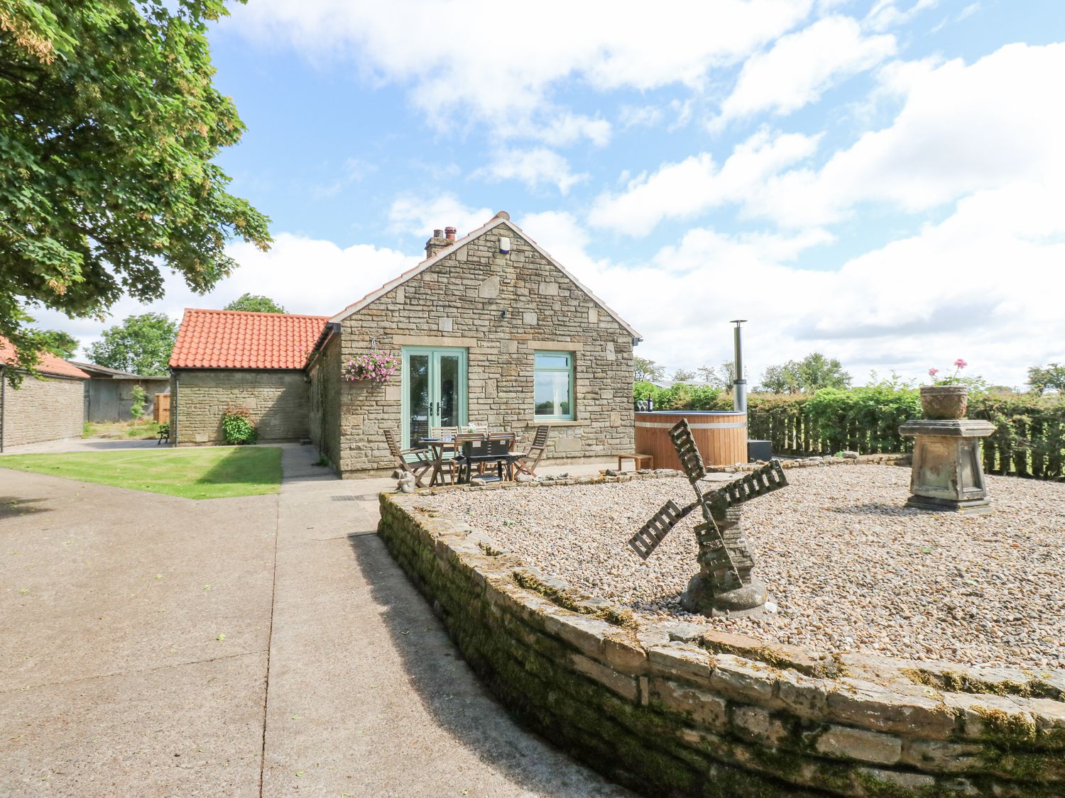 Thornfield, Windmill County Durham. Woodburning stove. Single-storey. Pet-friendly. Private driveway