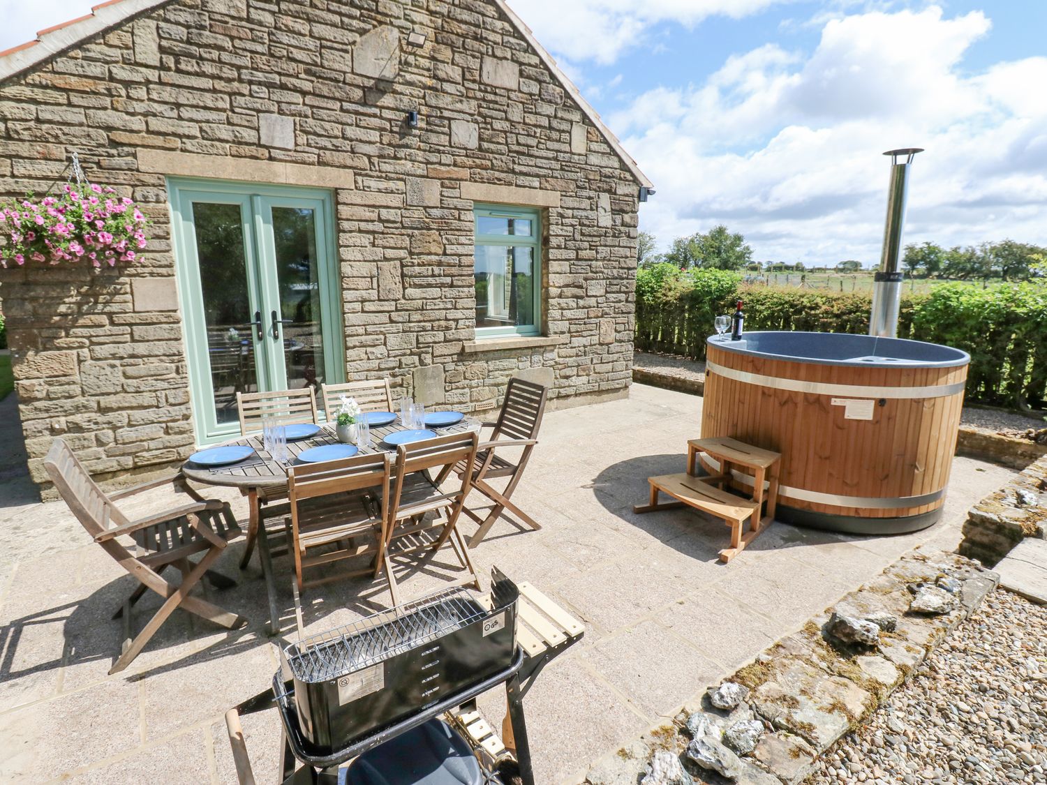 Thornfield, Windmill County Durham. Woodburning stove. Single-storey. Pet-friendly. Private driveway