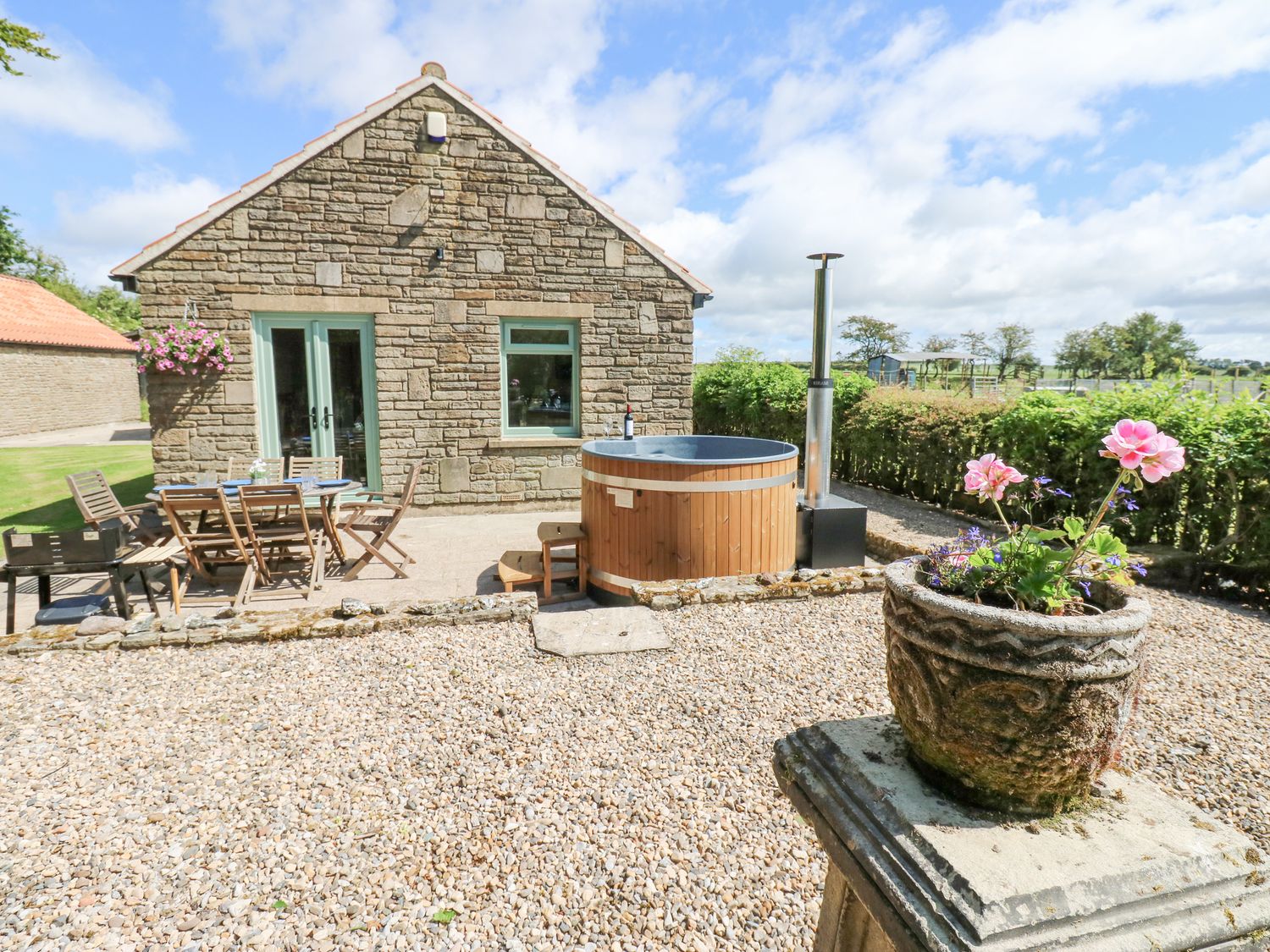 Thornfield, Windmill County Durham. Woodburning stove. Single-storey. Pet-friendly. Private driveway