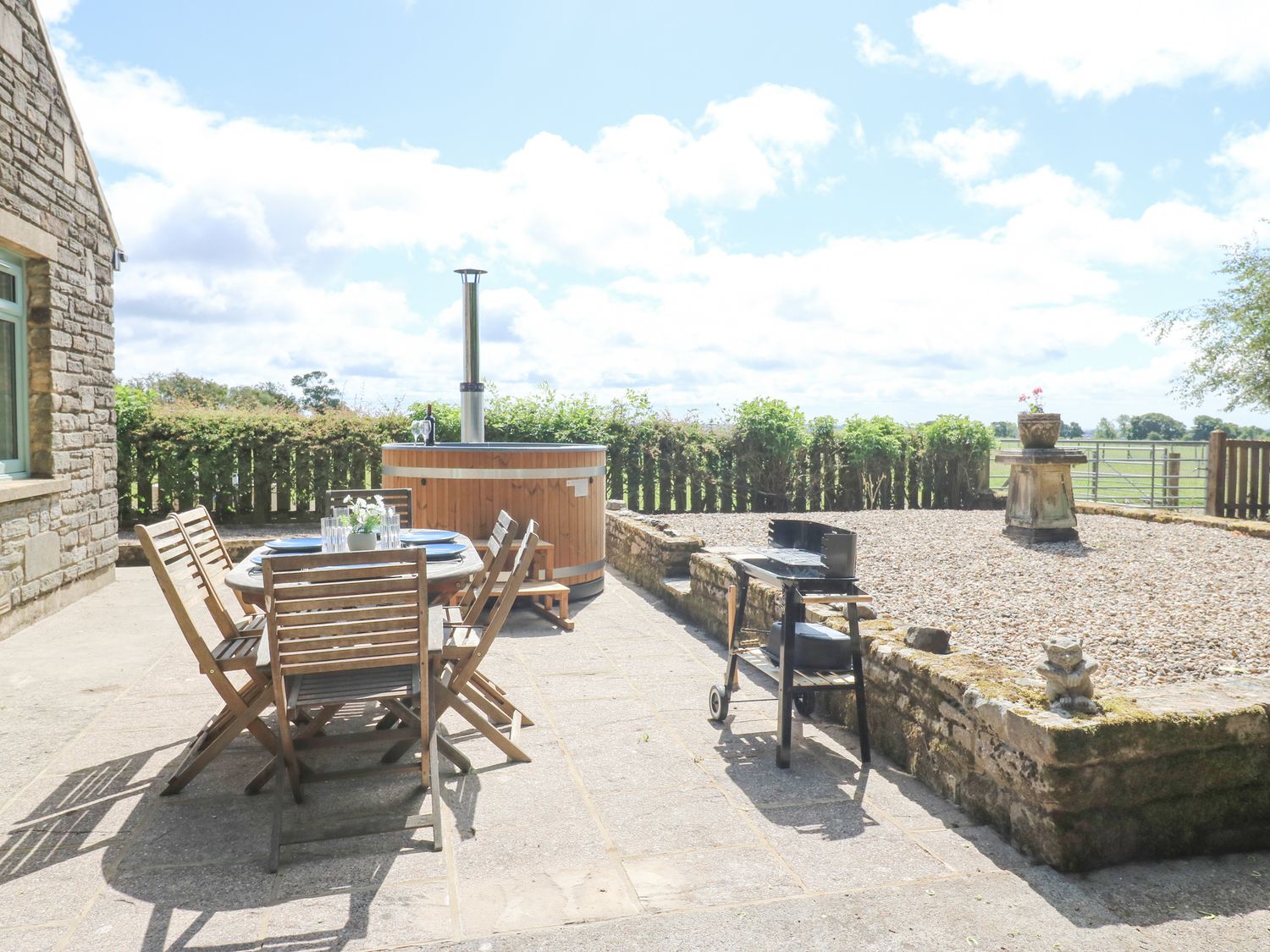 Thornfield, Windmill County Durham. Woodburning stove. Single-storey. Pet-friendly. Private driveway