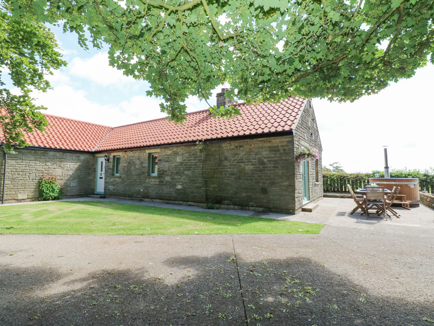 Thornfield, Windmill County Durham. Woodburning stove. Single-storey. Pet-friendly. Private driveway