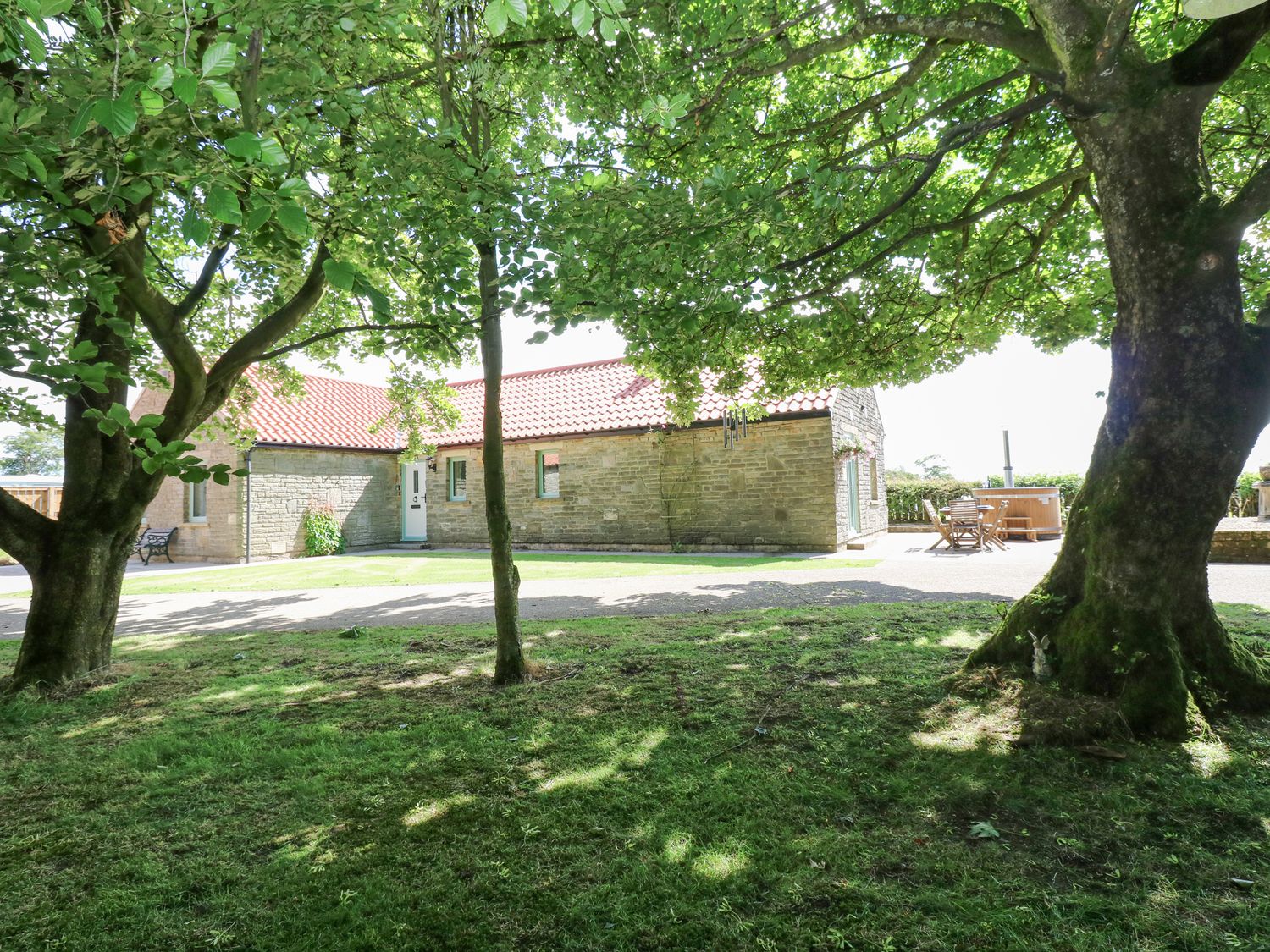 Thornfield, Windmill County Durham. Woodburning stove. Single-storey. Pet-friendly. Private driveway