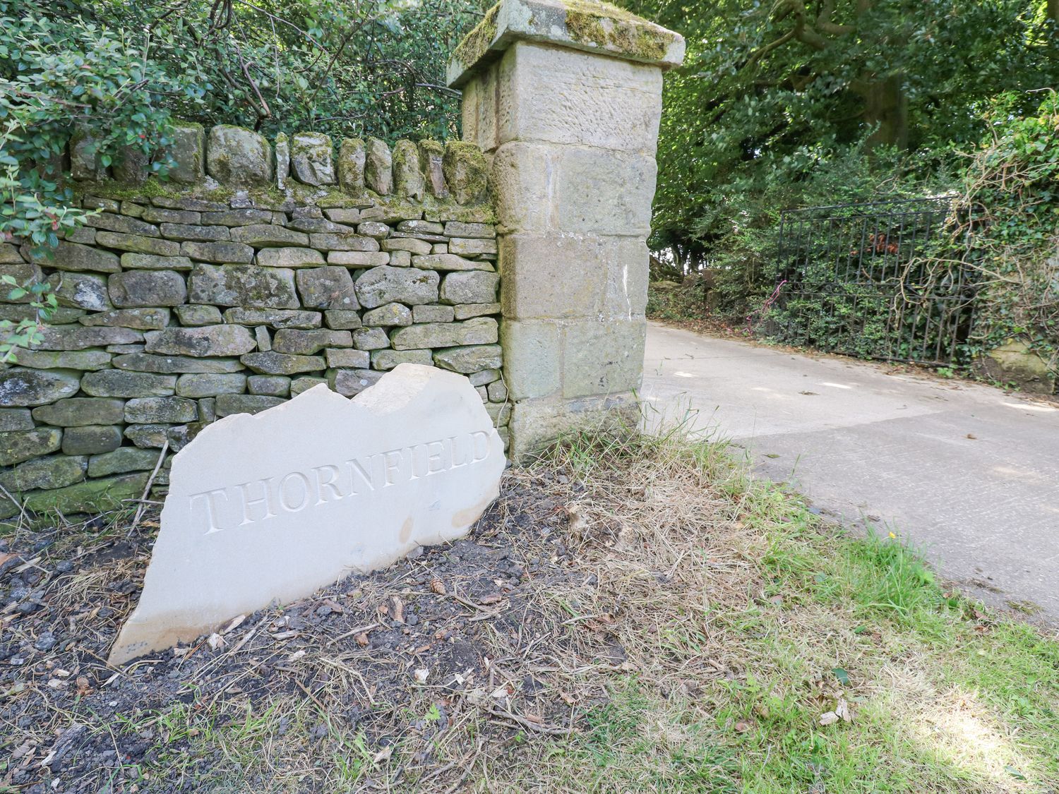 Thornfield, Windmill County Durham. Woodburning stove. Single-storey. Pet-friendly. Private driveway