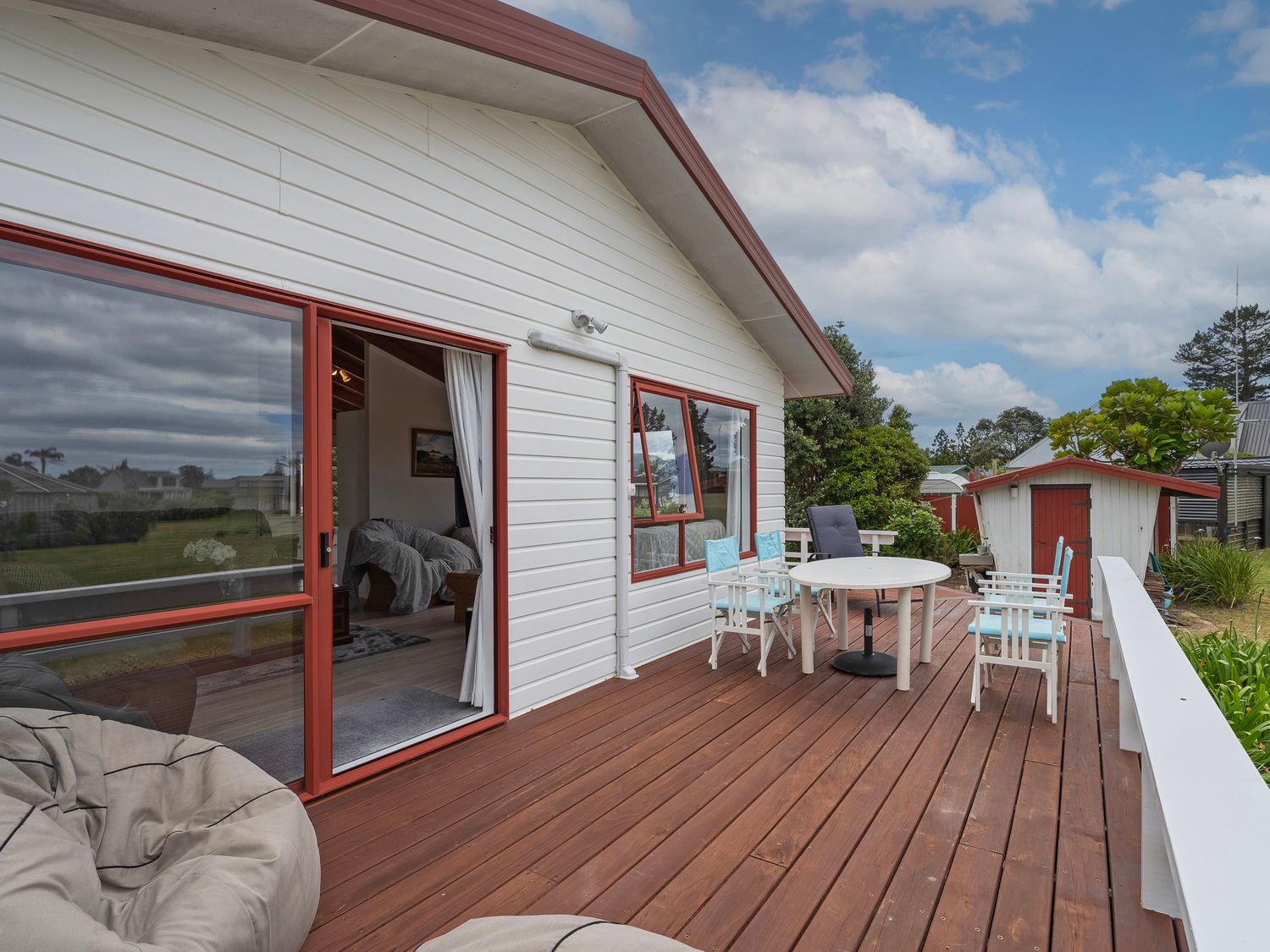 Seascape Bach - Pauanui Holiday Home                     photo 2