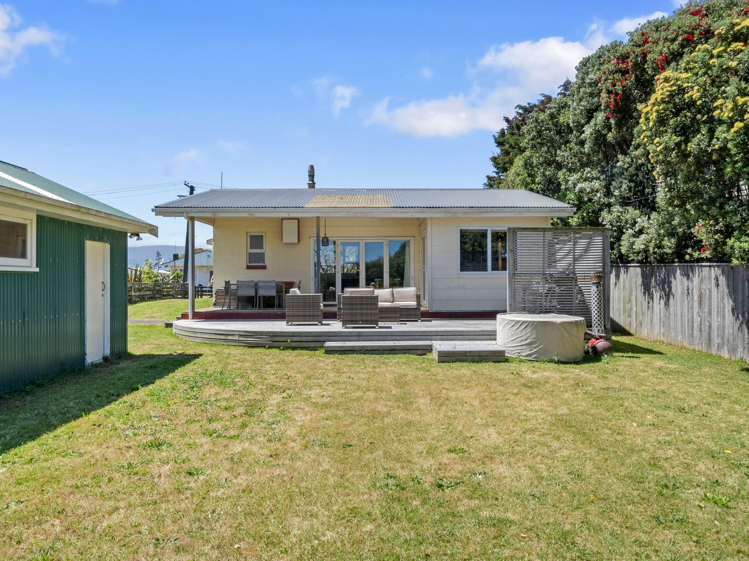 Sunlit Retreat - Te Horo Beach Holiday Home                     photo 2