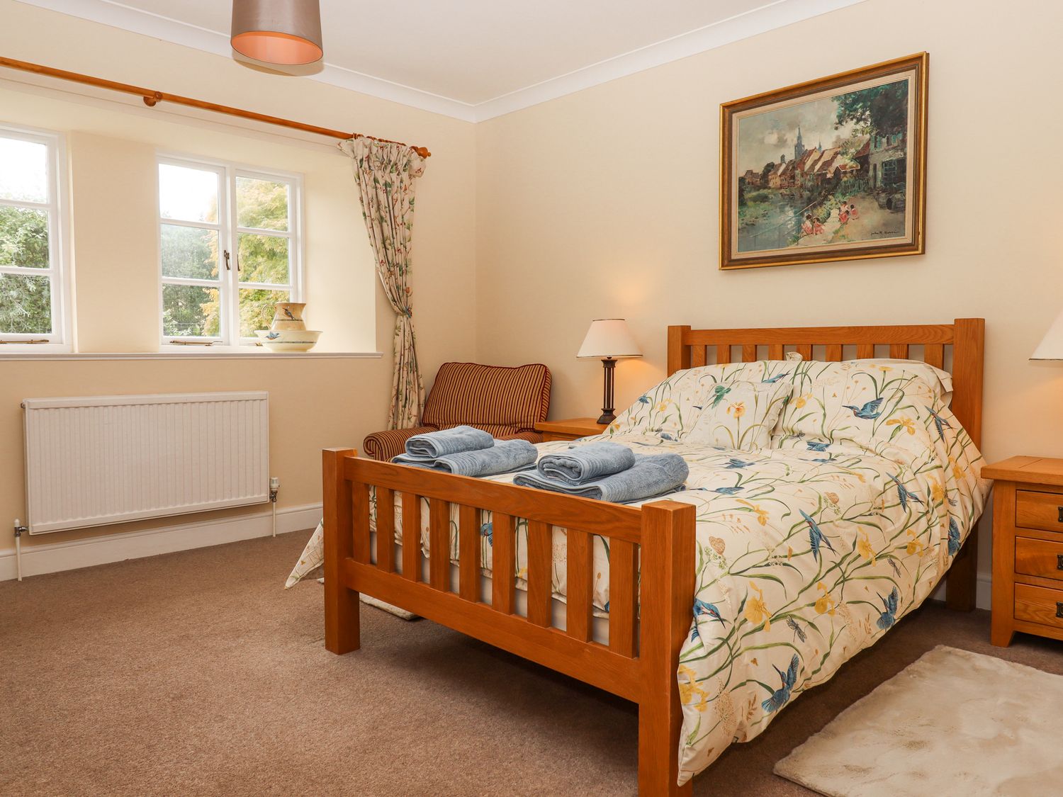 Culver Court Cottage, Crediton, Devon. Dog-friendly. Hot tub. Woodburning stove. Parking for 2 cars.