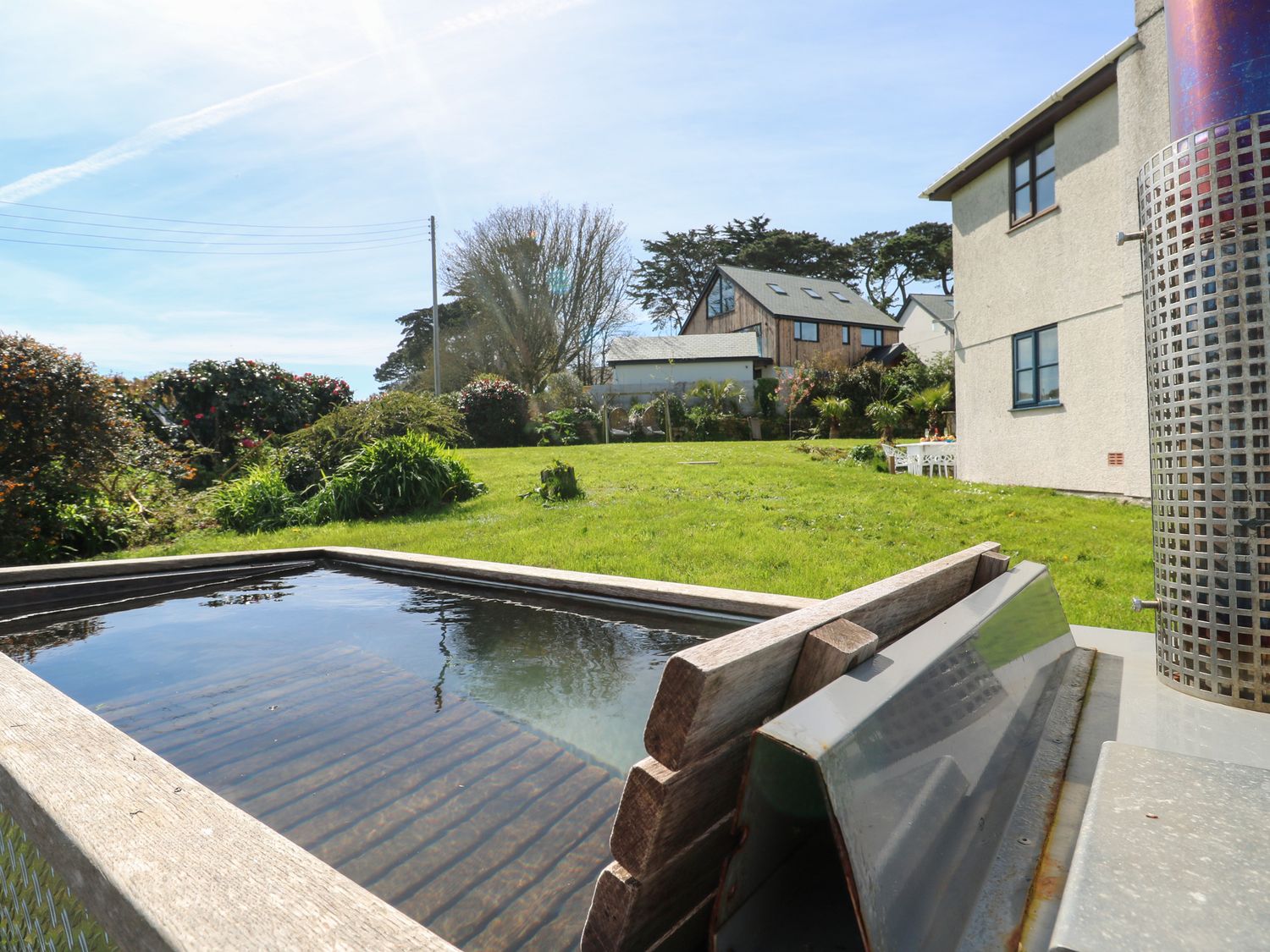 Lanyon, Carbis Bay, Cornwall. Hot tub. Sea views. Close to beach. Private driveway. Enclosed garden.