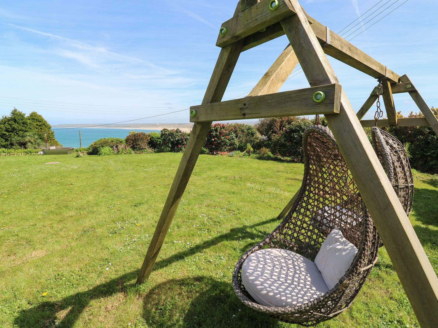 Lanyon, Carbis Bay, Cornwall. Hot tub. Sea views. Close to beach. Private driveway. Enclosed garden.