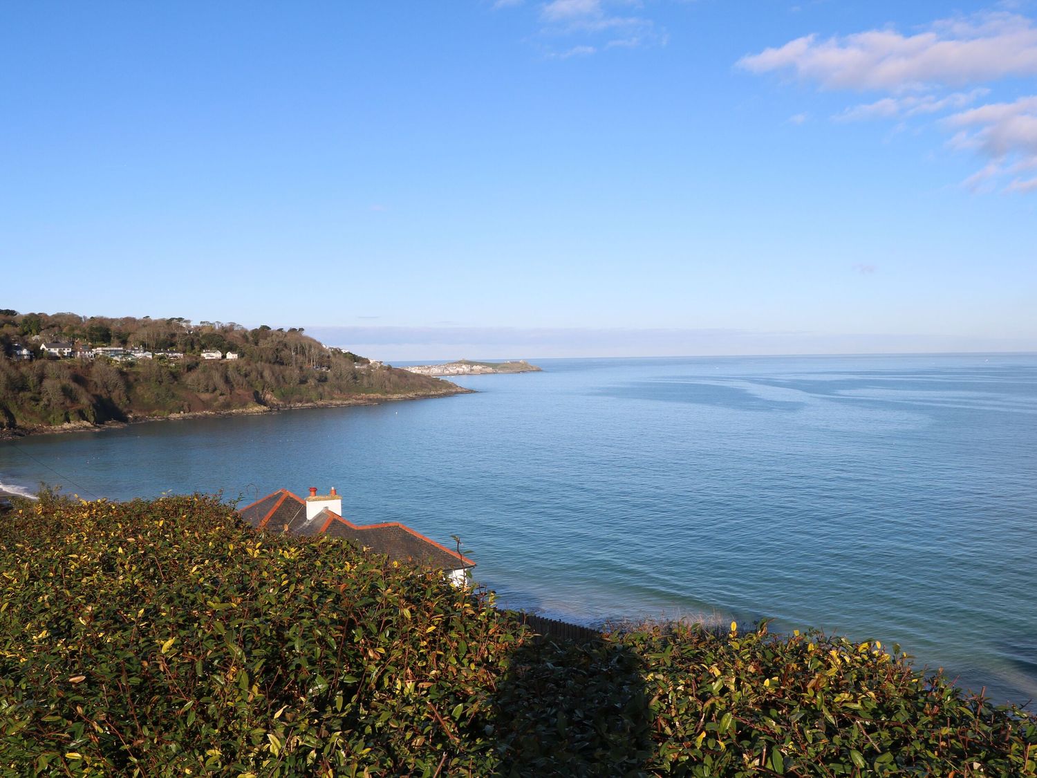 Lanyon, Carbis Bay, Cornwall. Hot tub. Sea views. Close to beach. Private driveway. Enclosed garden.