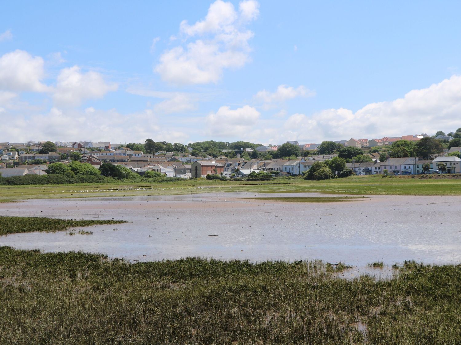 Lanyon, Carbis Bay, Cornwall. Hot tub. Sea views. Close to beach. Private driveway. Enclosed garden.