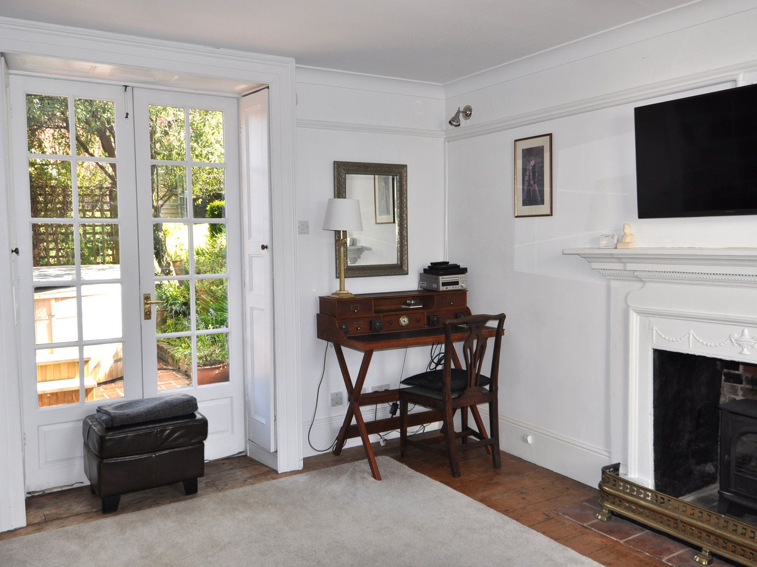 Coppice Hill House, Bishop's Castle, Hampshire, en-suite, 2 dogs welcome, woodburning stove, hot tub