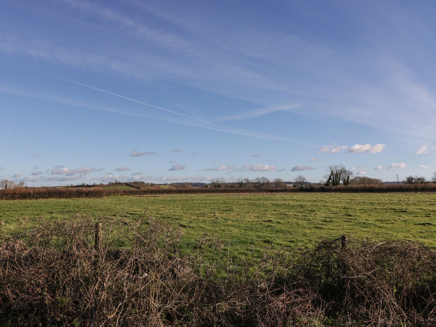 Hidden Well, Pilning, Gloucestershire. Garden. Hot tub. EV charging. En-suites. Luxury. Contemporary