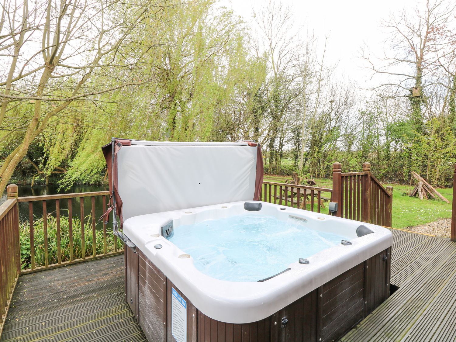 Kingfisher Lodge, in Badwell Ash in Suffolk. Lakeside cabin. Adults only. Remote. Hot tub. Barbecue.