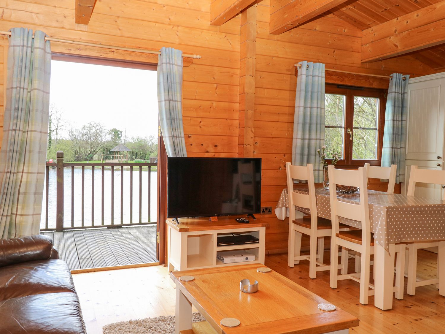 Wagtail Lodge in Badwell Ash in Suffolk. Lakeside lodge. Lovely views. Decking with hot tub and BBQ.