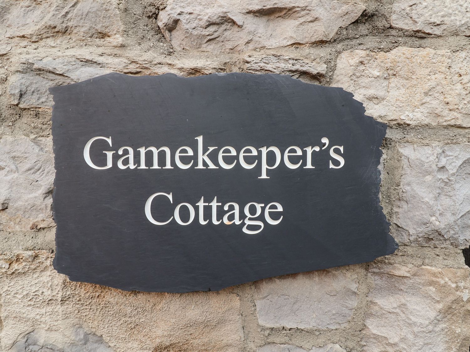 Gamekeepers Cottage, St Asaph, Denbighshire. Rural location. Near AONB. Near National Park. Hot tub.