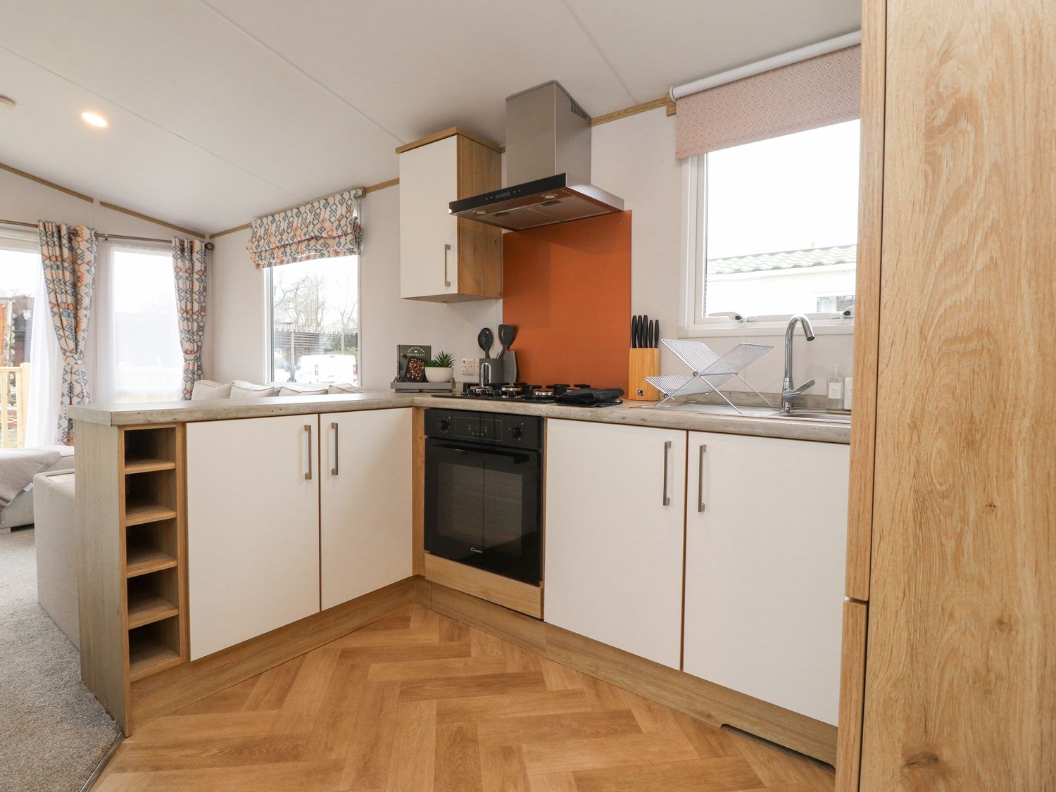 Giorgio, Warton, Lancashire. Off-road parking. Hot tub. Countryside. En-suites. Three bedrooms. WiFi