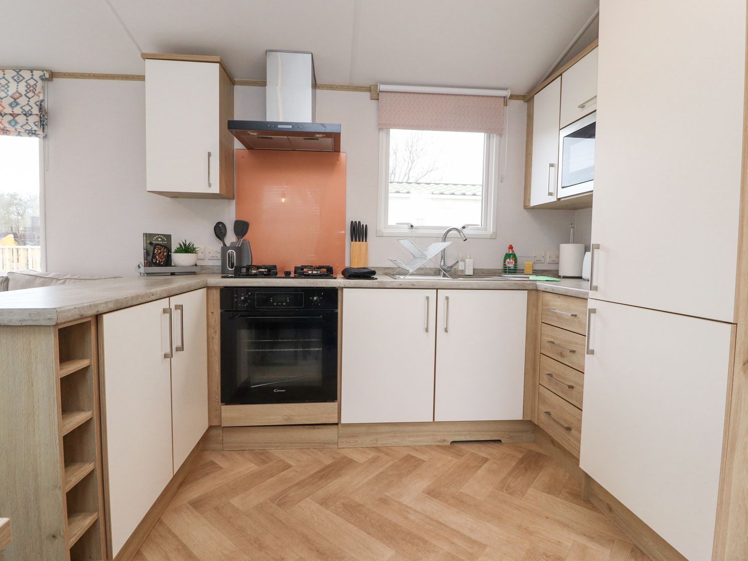 Giorgio, Warton, Lancashire. Off-road parking. Hot tub. Countryside. En-suites. Three bedrooms. WiFi