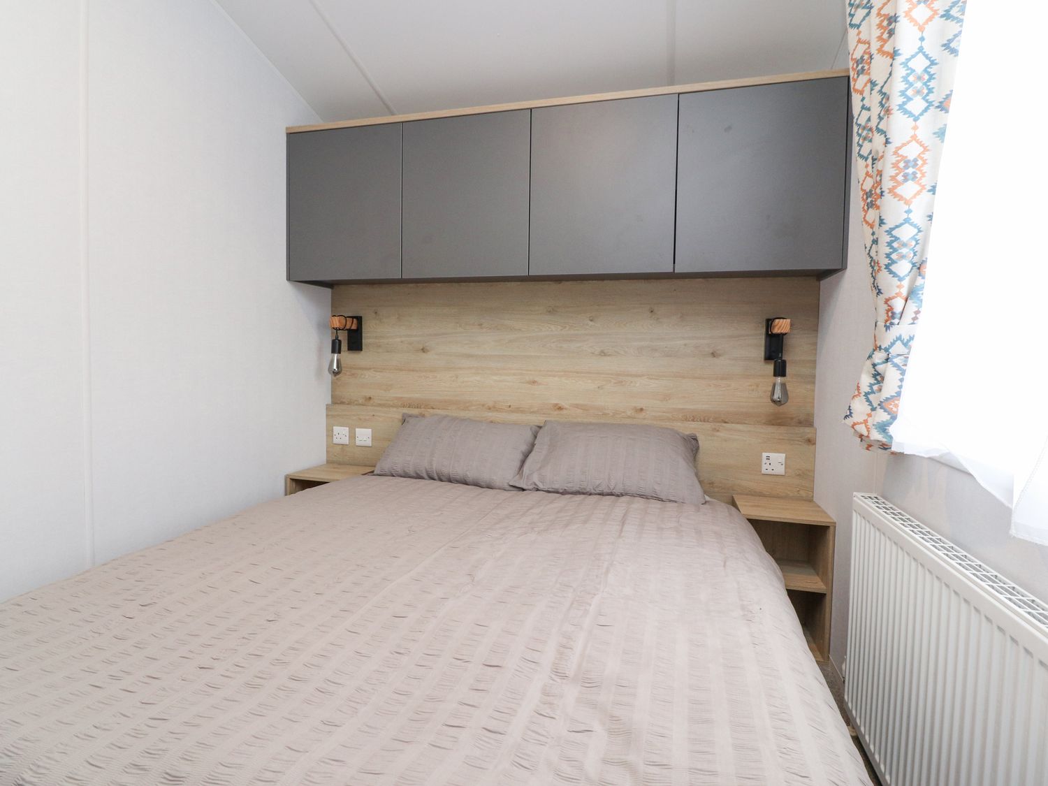 Giorgio, Warton, Lancashire. Off-road parking. Hot tub. Countryside. En-suites. Three bedrooms. WiFi