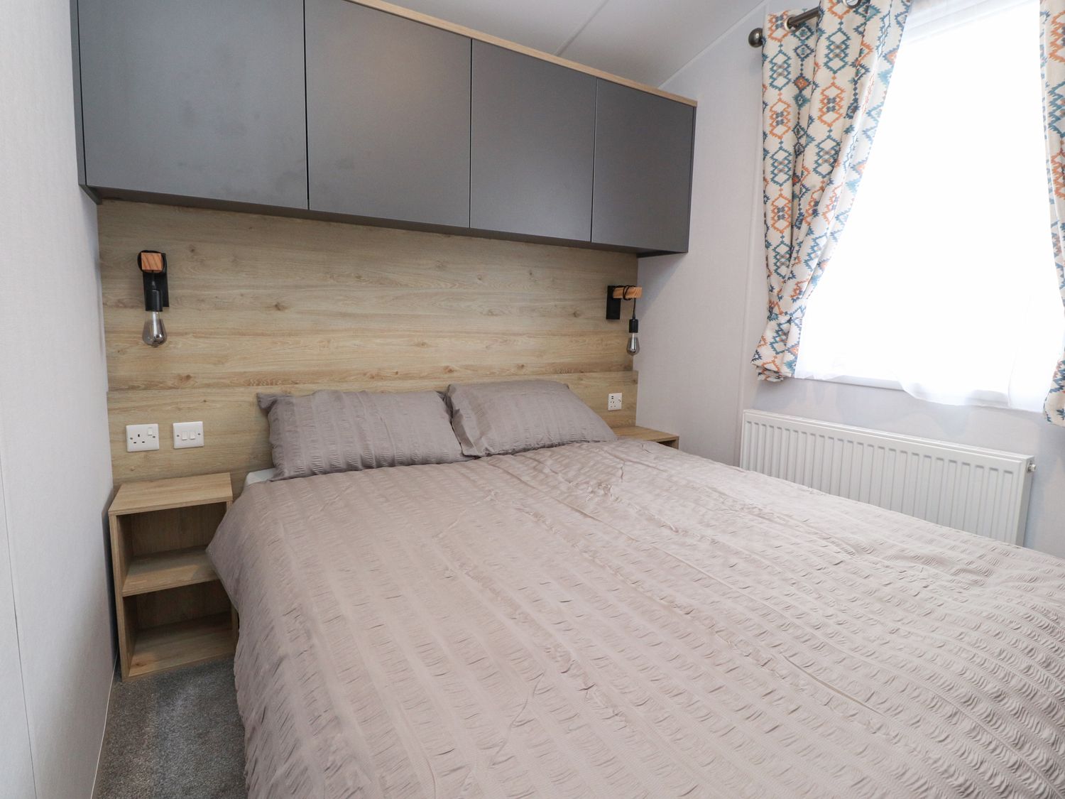 Giorgio, Warton, Lancashire. Off-road parking. Hot tub. Countryside. En-suites. Three bedrooms. WiFi