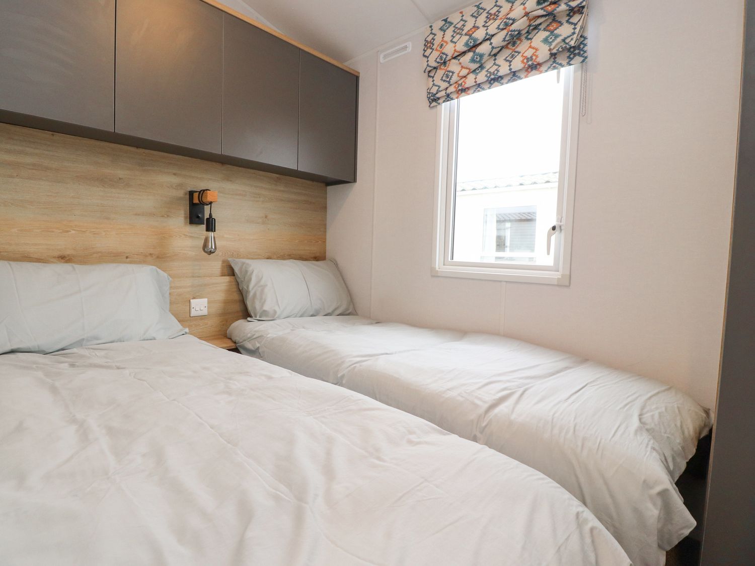 Giorgio, Warton, Lancashire. Off-road parking. Hot tub. Countryside. En-suites. Three bedrooms. WiFi