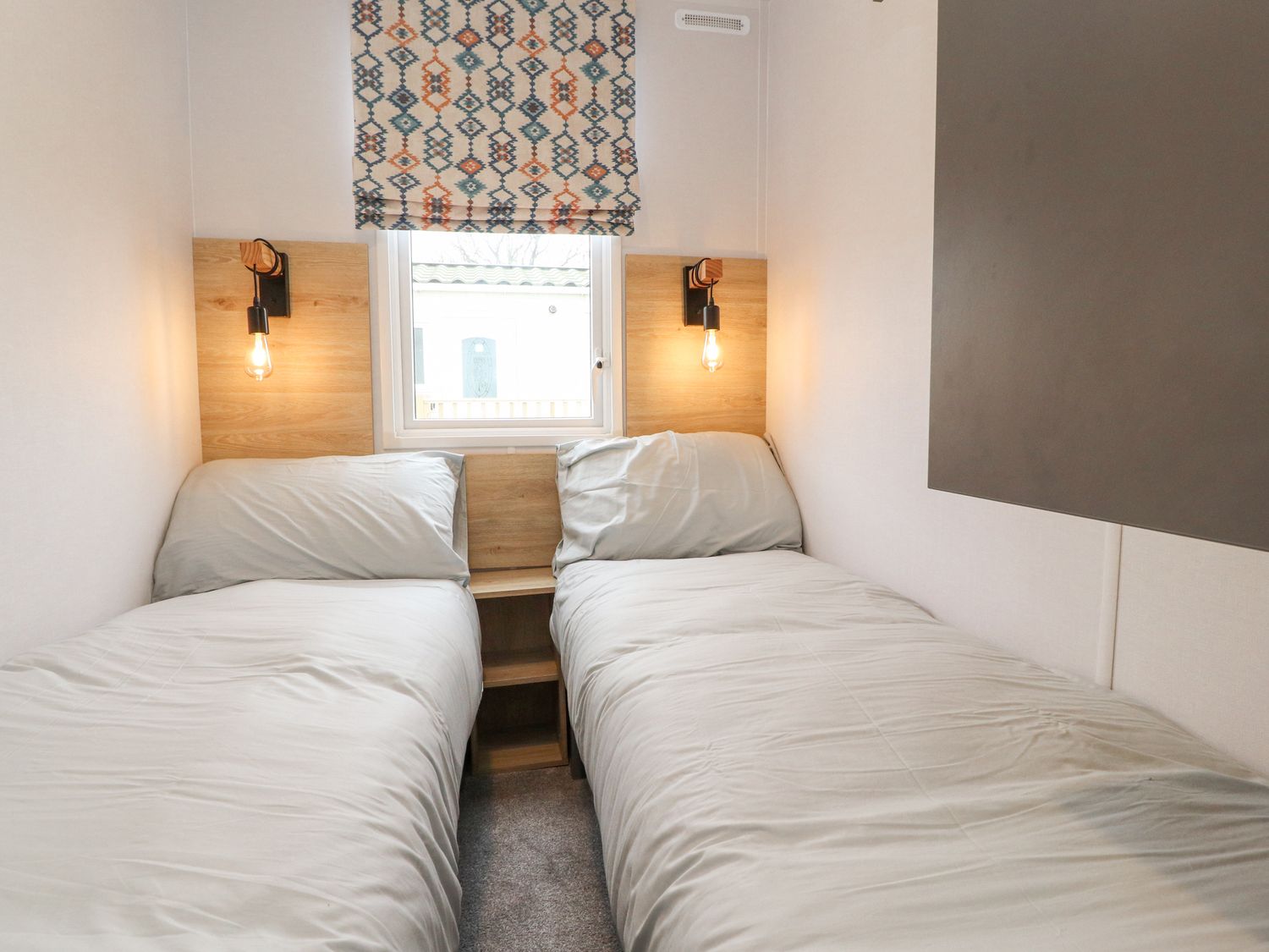 Giorgio, Warton, Lancashire. Off-road parking. Hot tub. Countryside. En-suites. Three bedrooms. WiFi