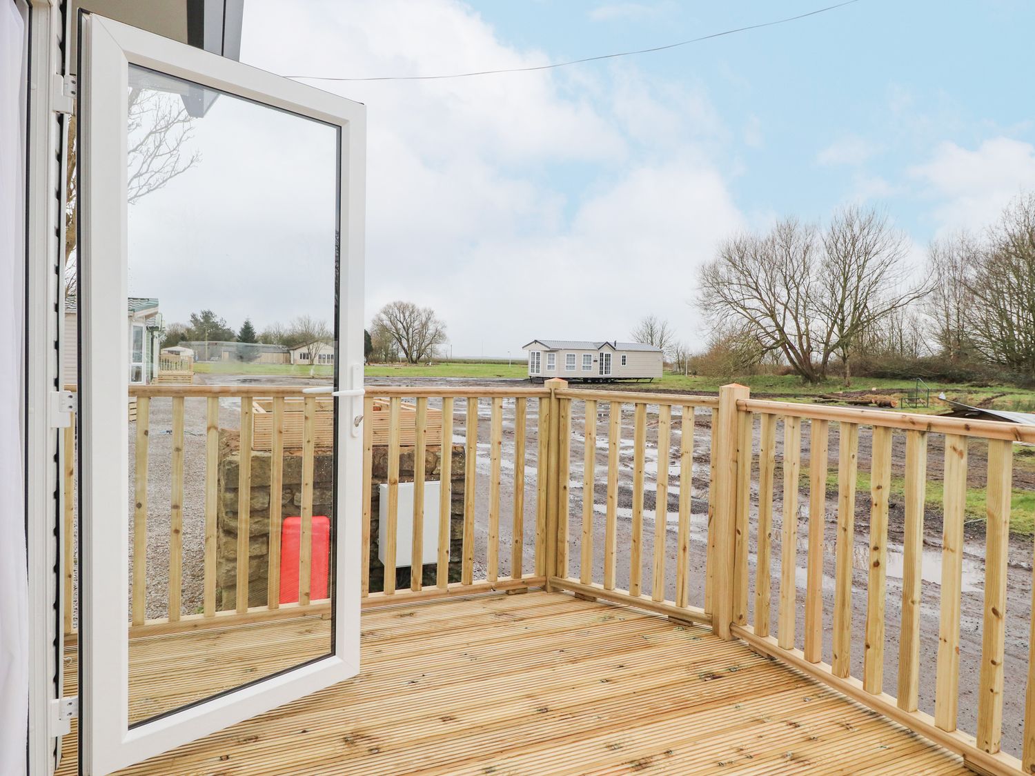 Giorgio, Warton, Lancashire. Off-road parking. Hot tub. Countryside. En-suites. Three bedrooms. WiFi