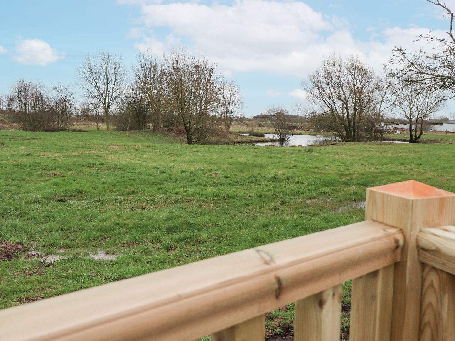 Giorgio, Warton, Lancashire. Off-road parking. Hot tub. Countryside. En-suites. Three bedrooms. WiFi