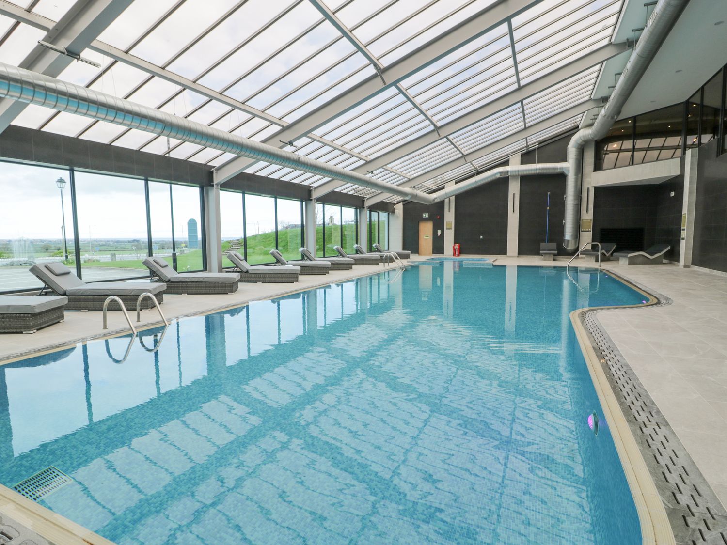 Luxury Lodge 46 in Dyserth, Rhyl, Denbighshire, Wales. Ground-floor. Hot tub. Smart TV with Netflix.