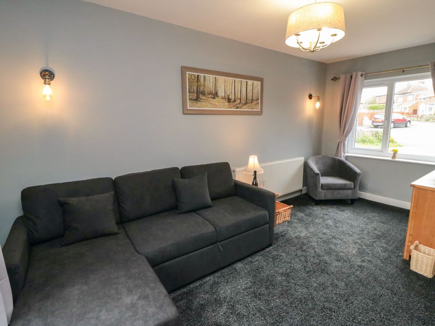 Corner Cottage in Bridlington, East Riding of Yorkshire. Pet-friendly. Woodburning stove. Near shop.