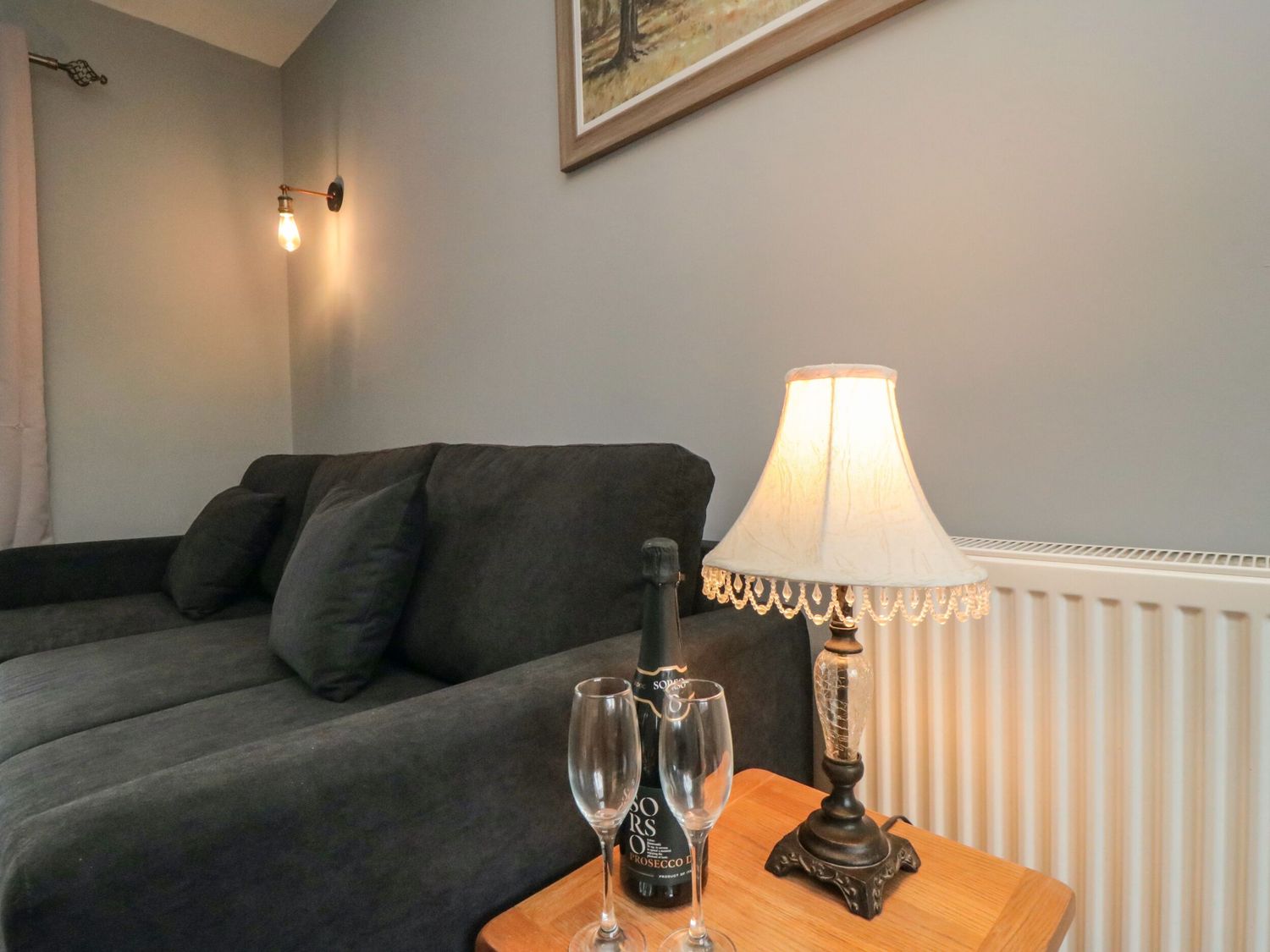 Corner Cottage in Bridlington, East Riding of Yorkshire. Pet-friendly. Woodburning stove. Near shop.