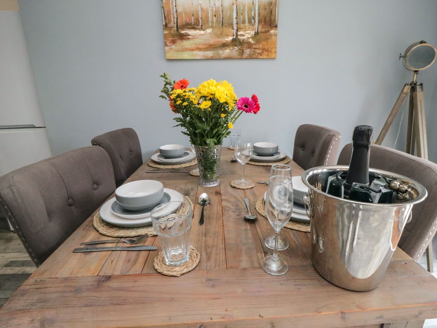 Corner Cottage in Bridlington, East Riding of Yorkshire. Pet-friendly. Woodburning stove. Near shop.