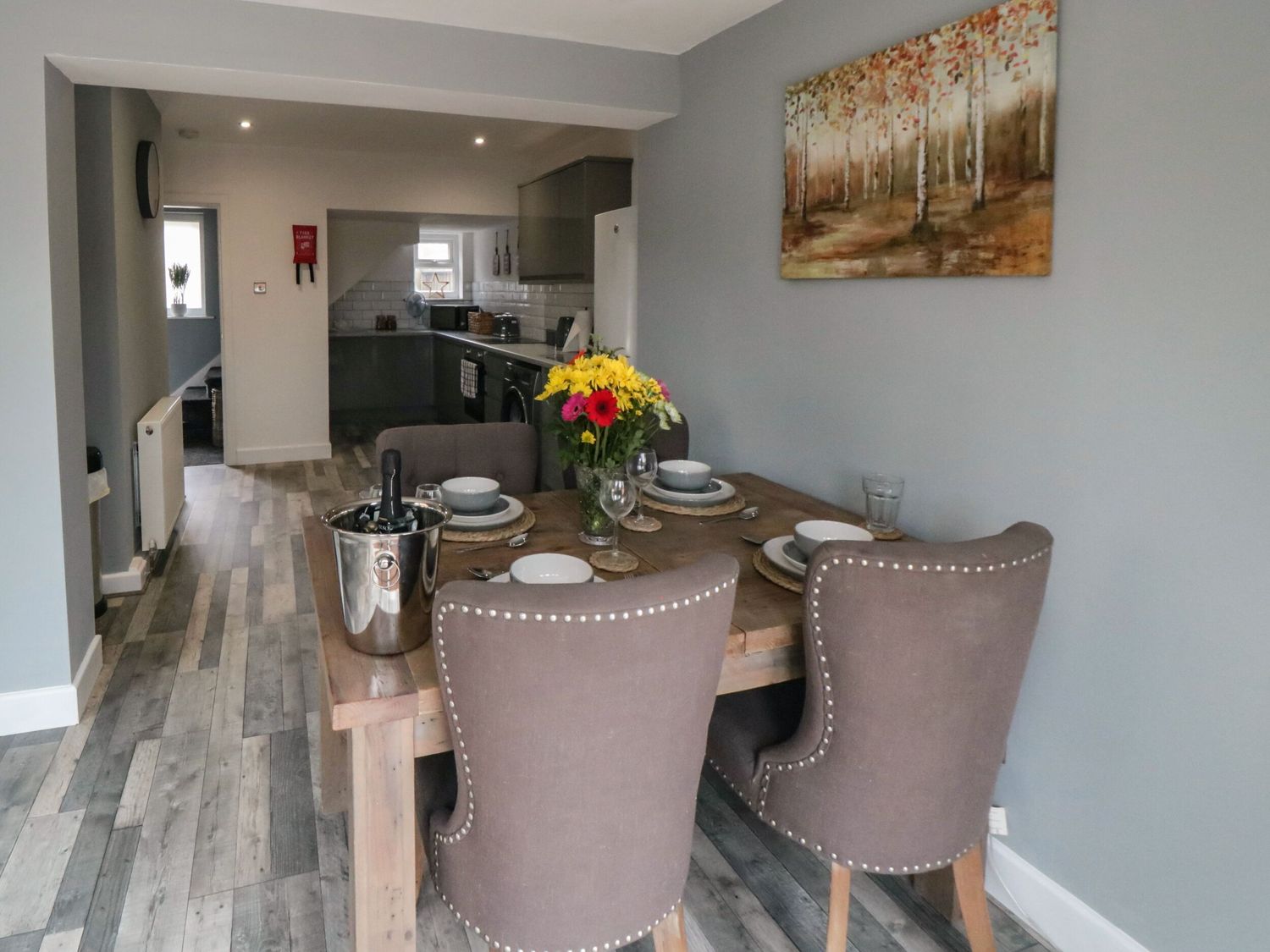 Corner Cottage in Bridlington, East Riding of Yorkshire. Pet-friendly. Woodburning stove. Near shop.