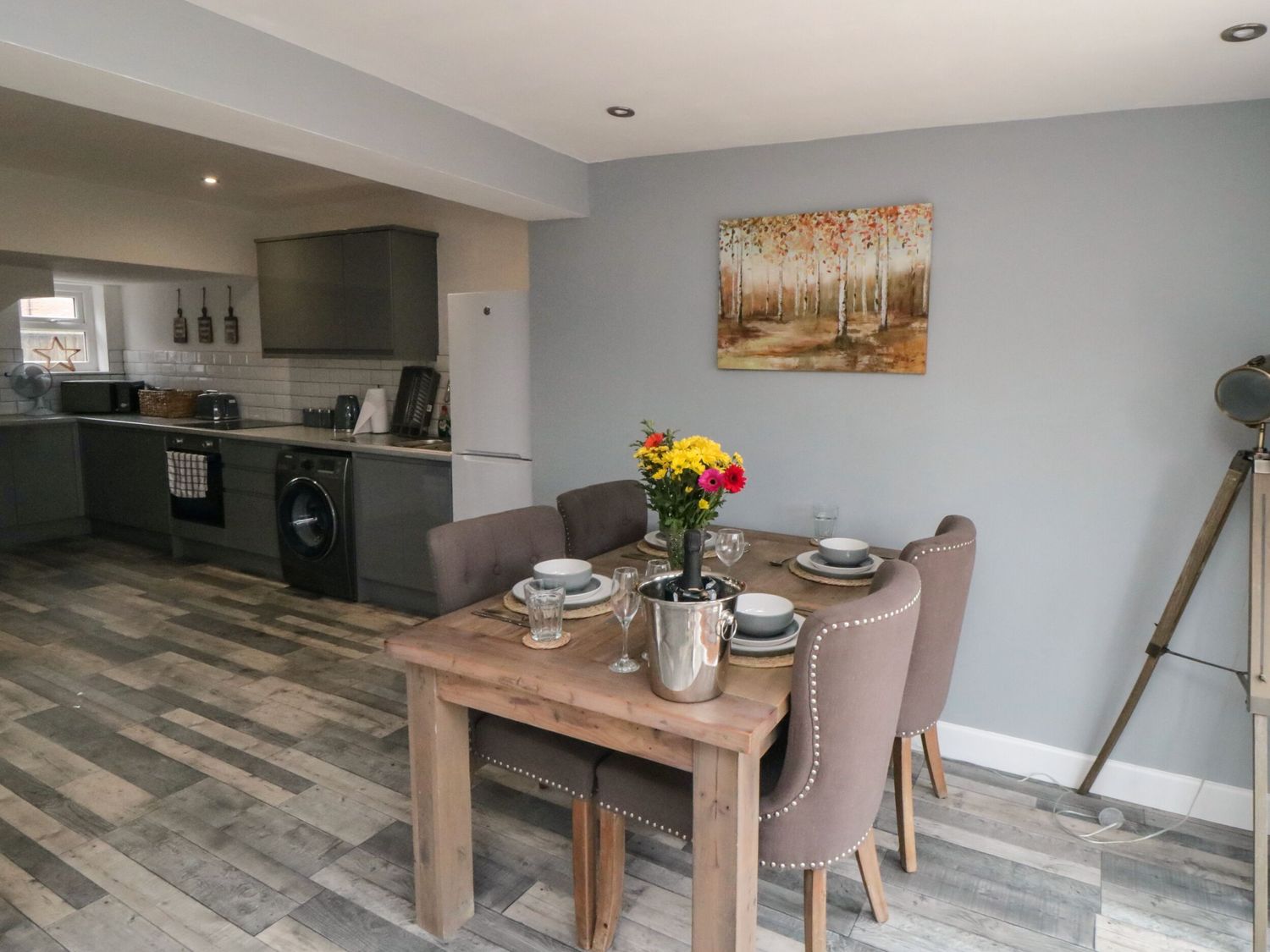Corner Cottage in Bridlington, East Riding of Yorkshire. Pet-friendly. Woodburning stove. Near shop.