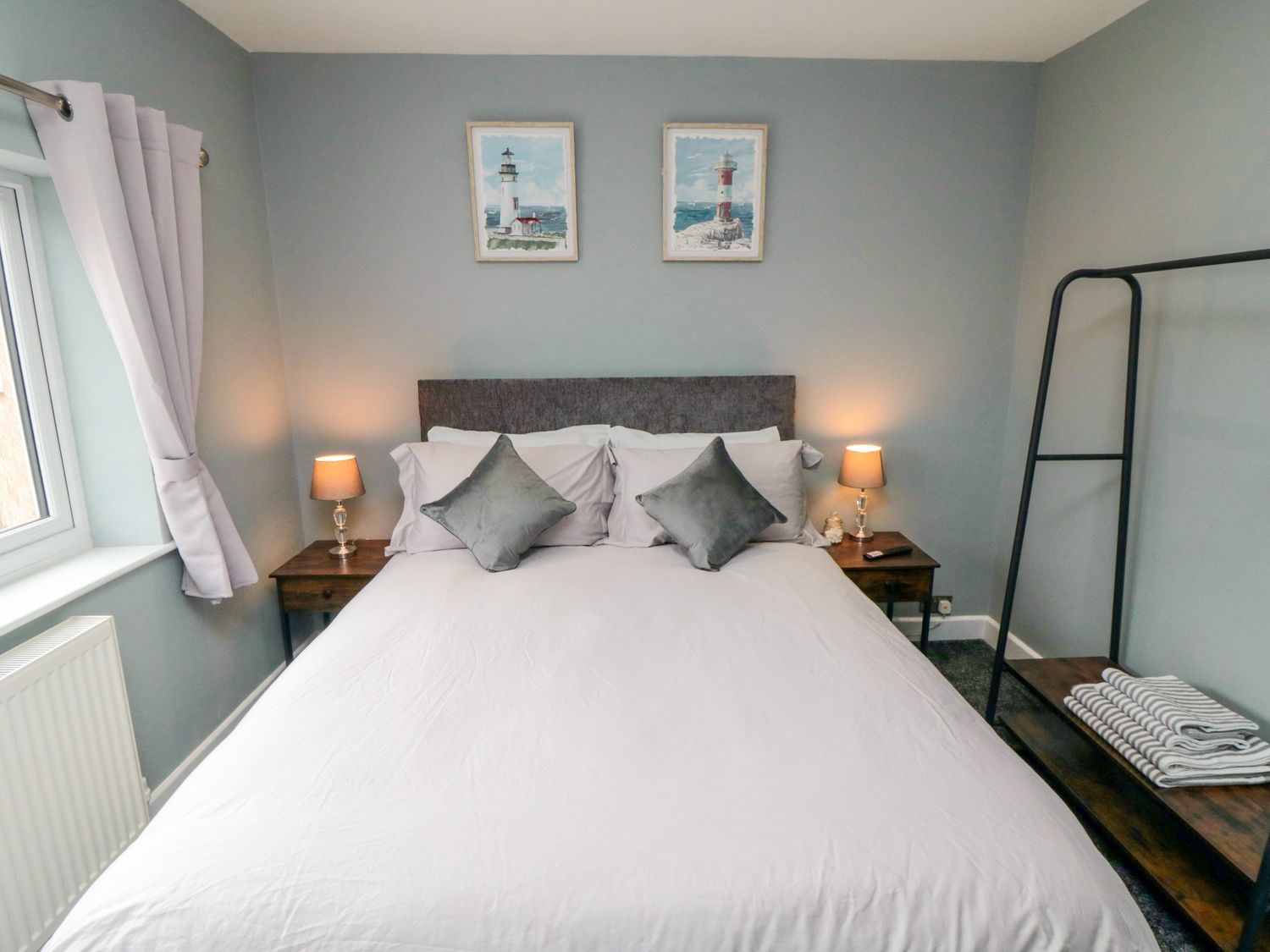 Corner Cottage in Bridlington, East Riding of Yorkshire. Pet-friendly. Woodburning stove. Near shop.