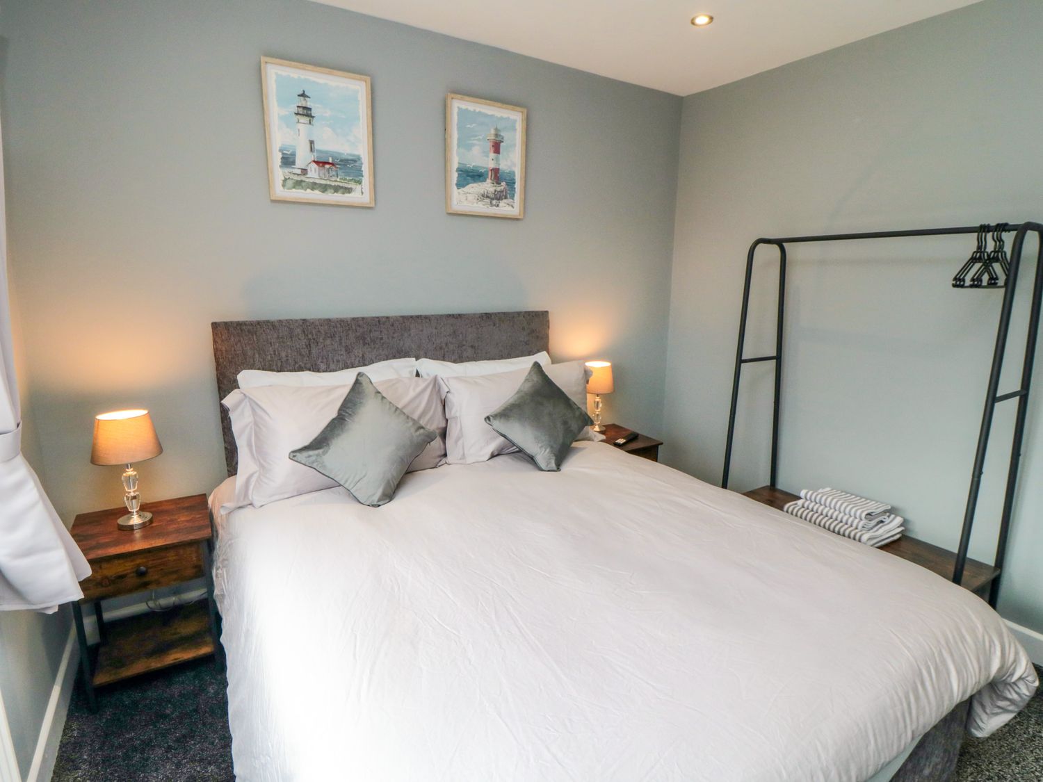 Corner Cottage in Bridlington, East Riding of Yorkshire. Pet-friendly. Woodburning stove. Near shop.