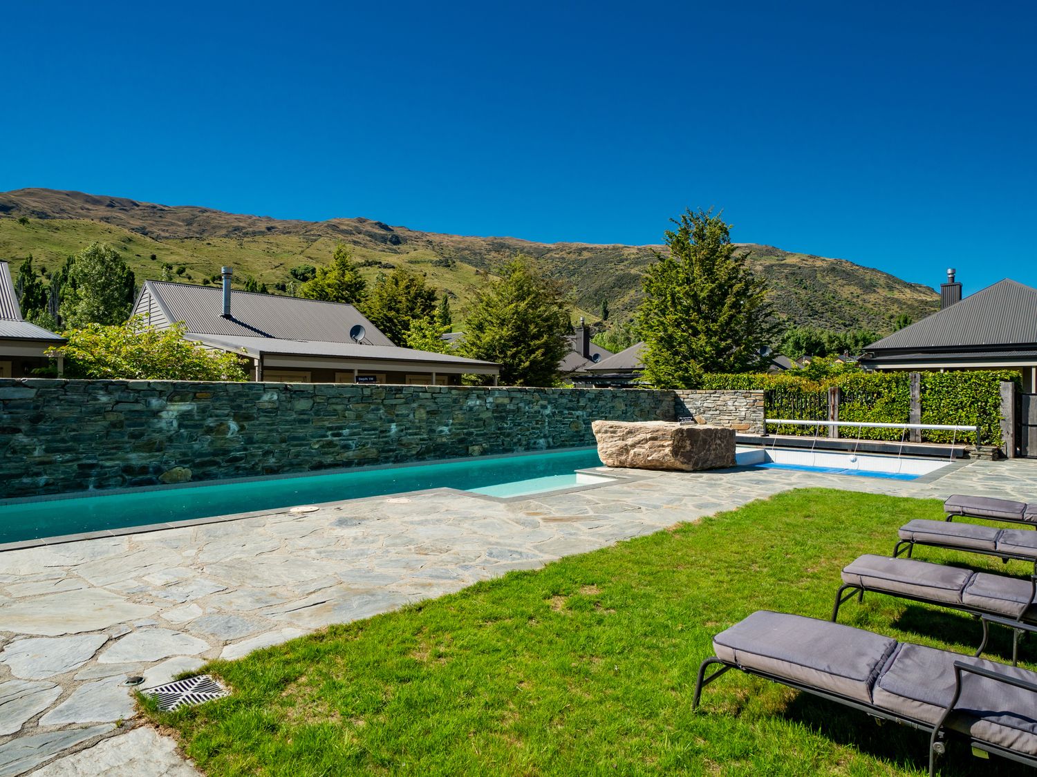 Valley Villa - Cardrona Holiday Home                     photo 2