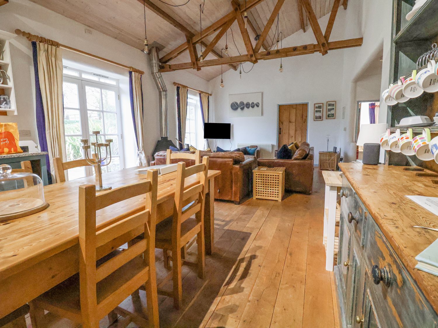 Burrows, Venn Ottery, Sidmouth, Devon. Hot tub. EV charger. Luxury. Pet-friendly. Woodburning stove.