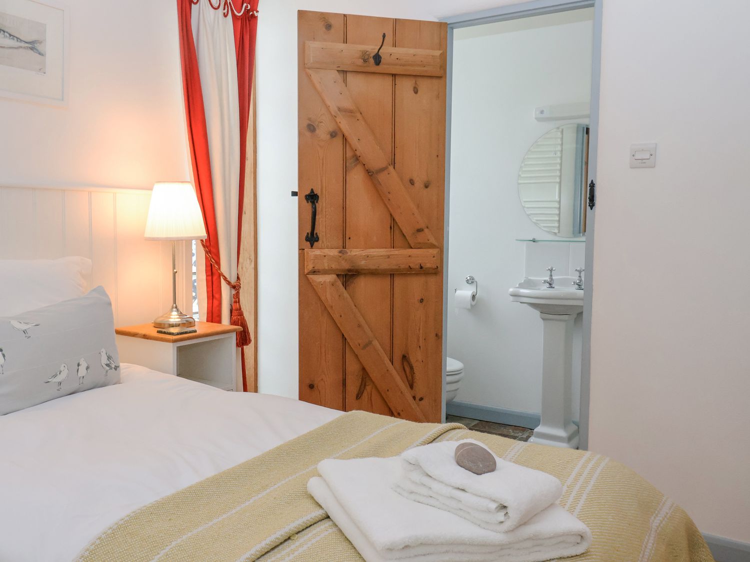 Burrows, Venn Ottery, Sidmouth, Devon. Hot tub. EV charger. Luxury. Pet-friendly. Woodburning stove.