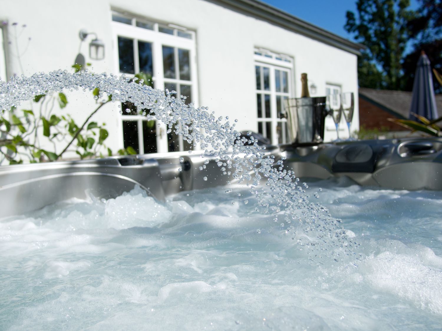 Burrows, Venn Ottery, Sidmouth, Devon. Hot tub. EV charger. Luxury. Pet-friendly. Woodburning stove.