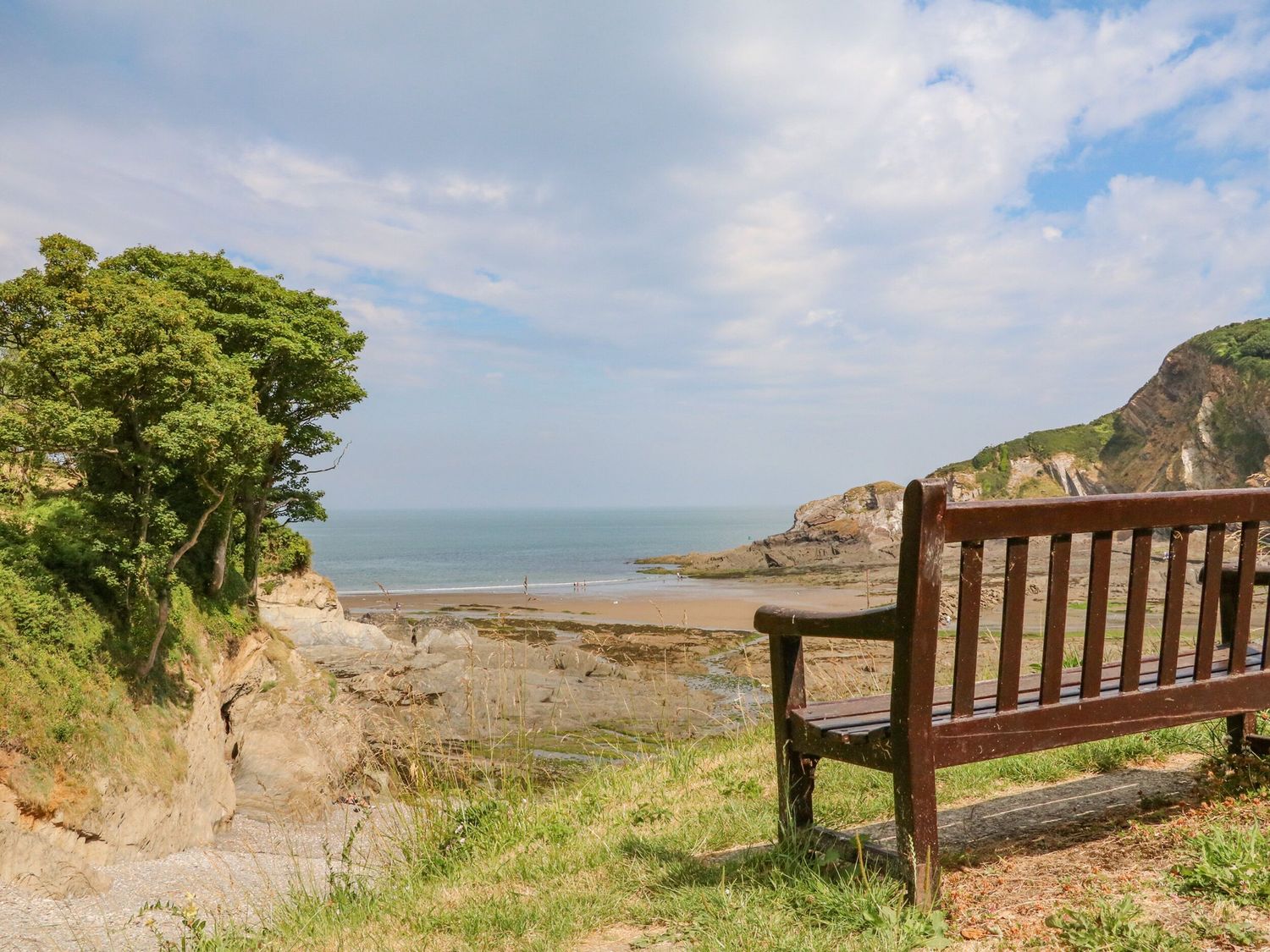 Sunset Cottage, Swimbridge near Barnstaple, Devon. Single-storey. Enclosed garden. Hot tub. Barbecue