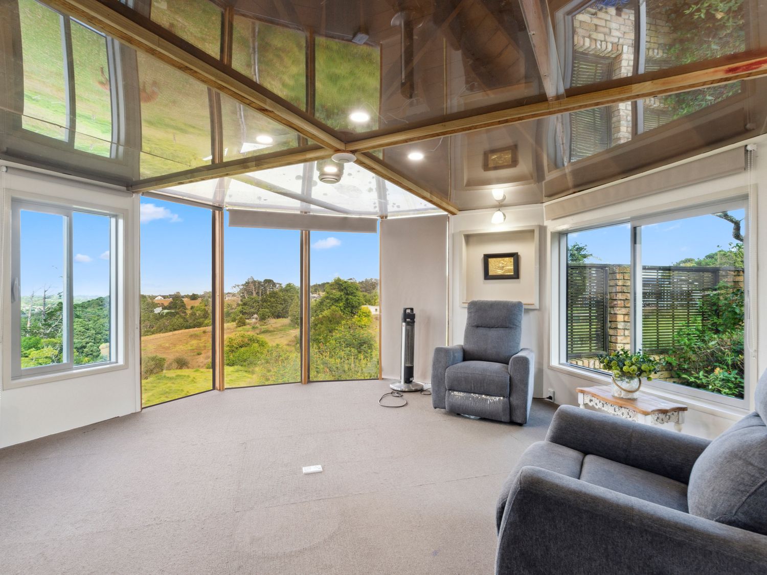 Relax at Redoubt - Auckland Holiday Home                     photo 2