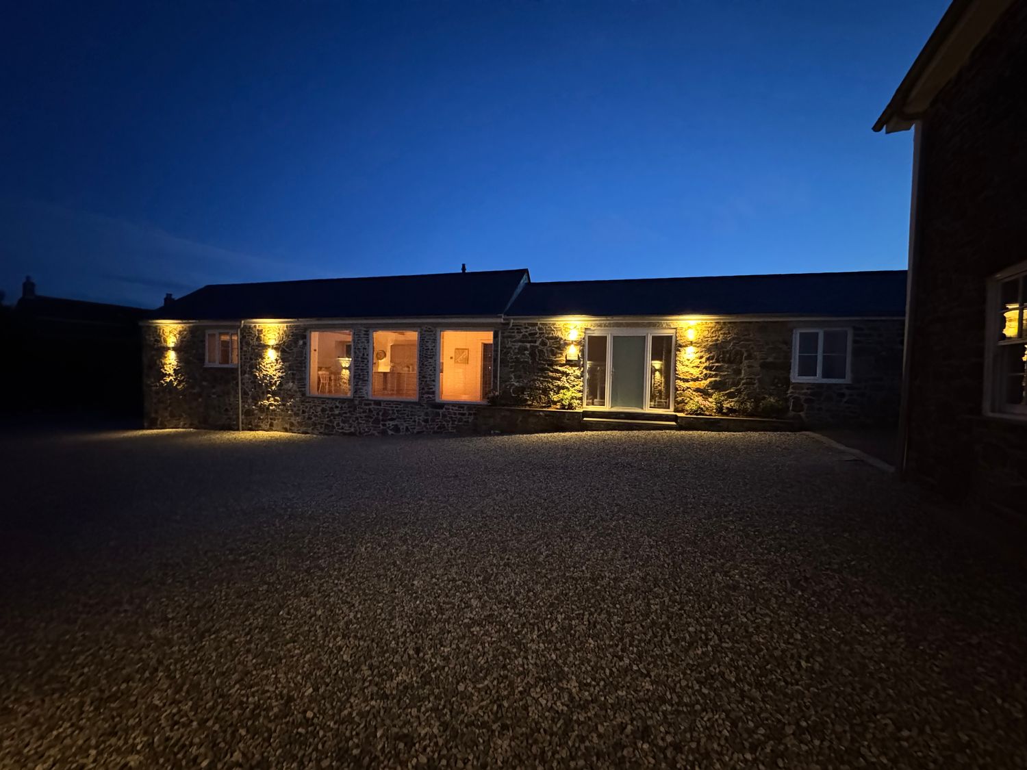 Old Orchard Barn, St. Mellion near St Dominick, Cornwall. In a AONB. Pet-friendly. Hot tub. Smart TV
