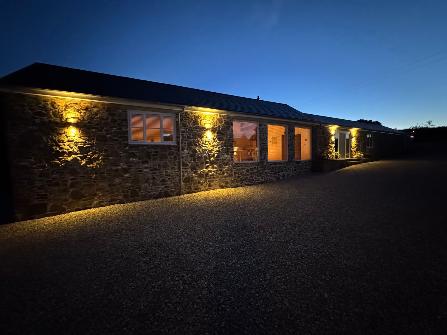 Old Orchard Barn, St. Mellion near St Dominick, Cornwall. In a AONB. Pet-friendly. Hot tub. Smart TV