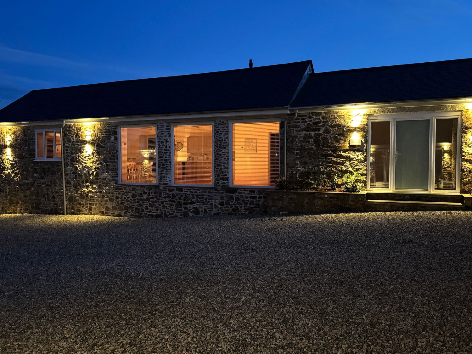 Old Orchard Barn, St. Mellion near St Dominick, Cornwall. In a AONB. Pet-friendly. Hot tub. Smart TV