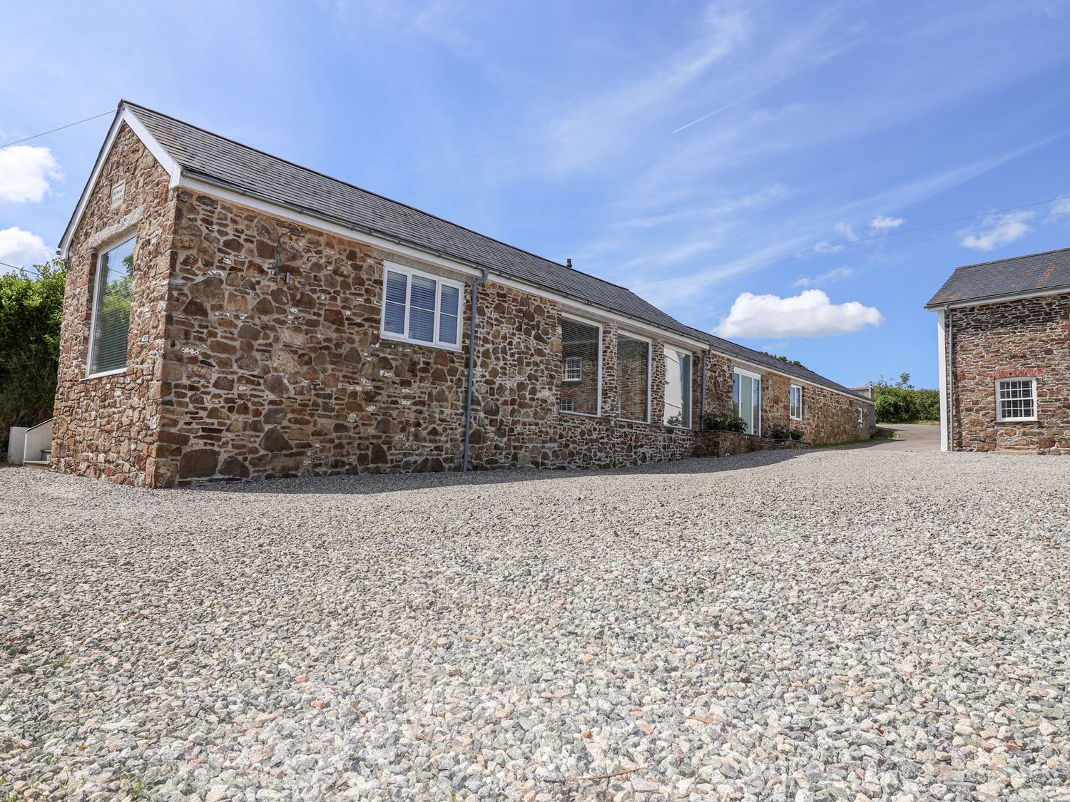Old Orchard Barn, St. Mellion near St Dominick, Cornwall. In a AONB. Pet-friendly. Hot tub. Smart TV