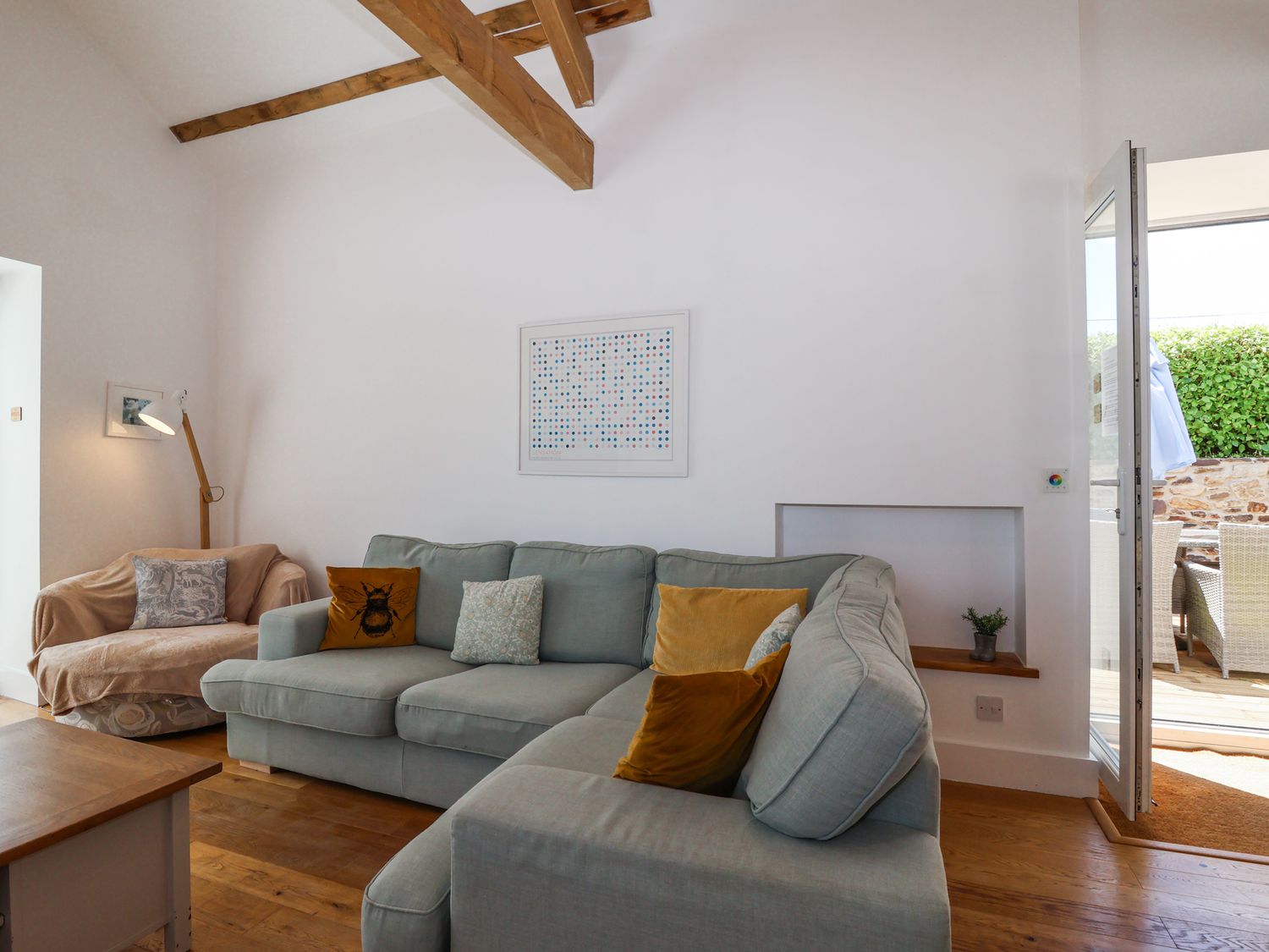 Old Orchard Barn, St. Mellion near St Dominick, Cornwall. In a AONB. Pet-friendly. Hot tub. Smart TV