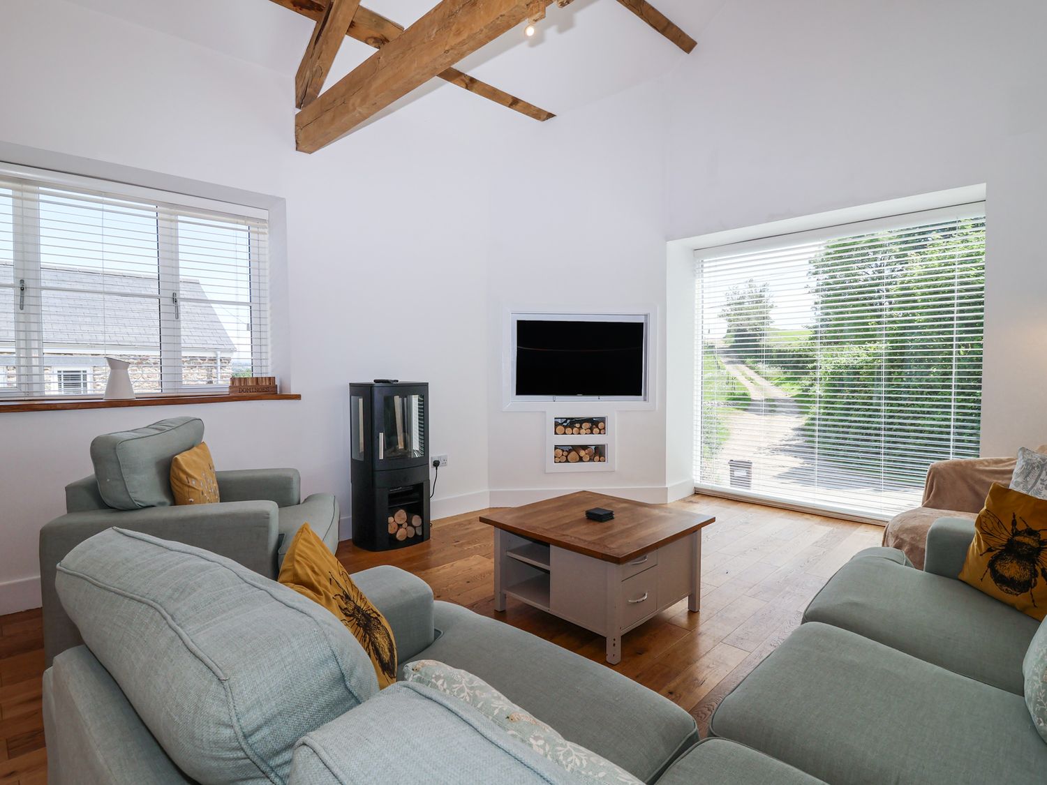 Old Orchard Barn, St. Mellion near St Dominick, Cornwall. In a AONB. Pet-friendly. Hot tub. Smart TV